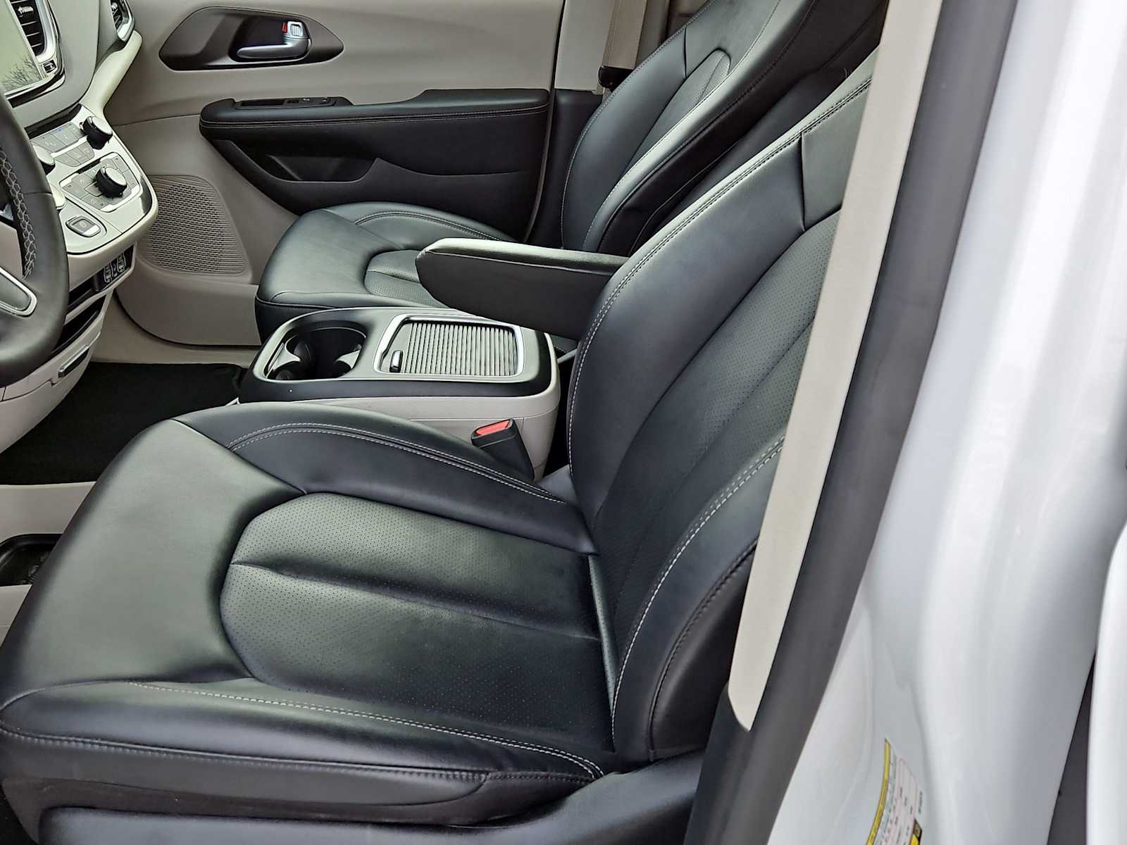 Thumbnail: 2024 Chrysler Pacifica - 23