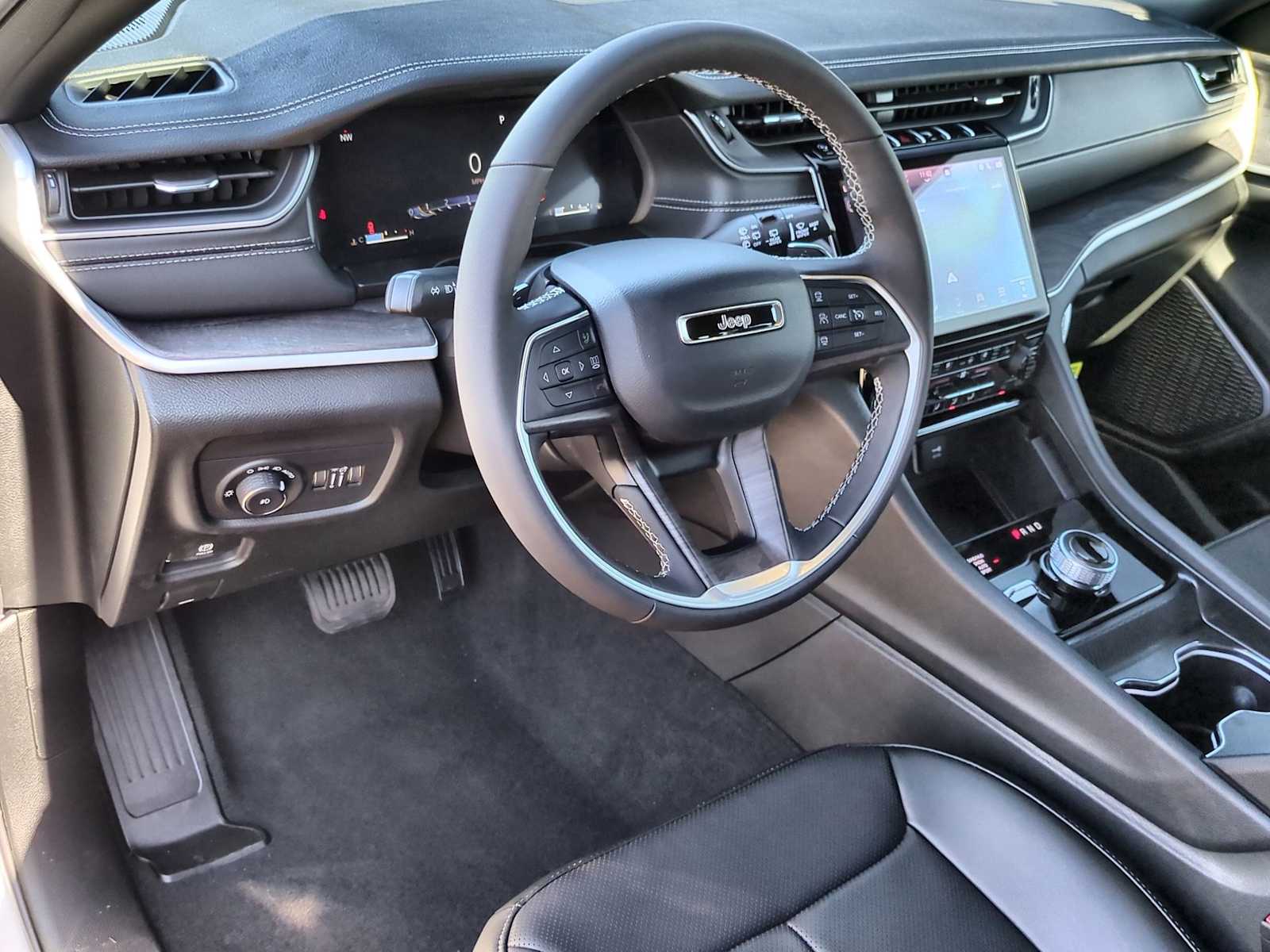 Thumbnail: 2025 Jeep Grand Cherokee - 10