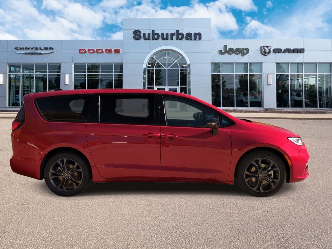 Thumbnail: 2026 Chrysler Pacifica - 9