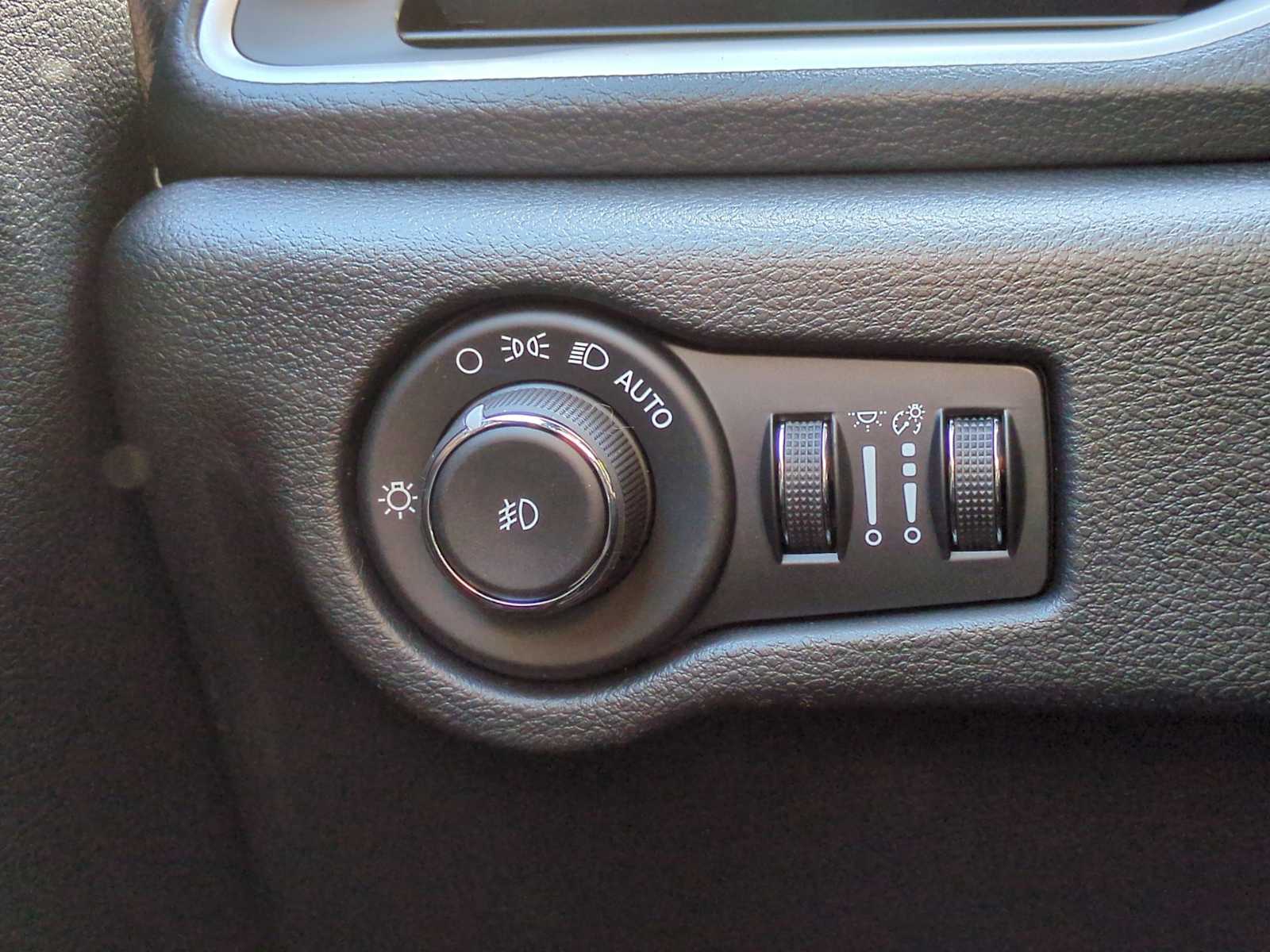 Thumbnail: 2026 Chrysler Pacifica - 37