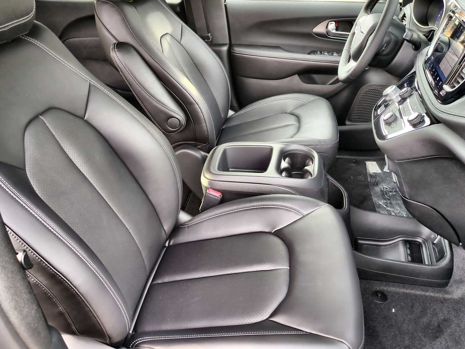 Thumbnail: 2026 Chrysler Pacifica - 23