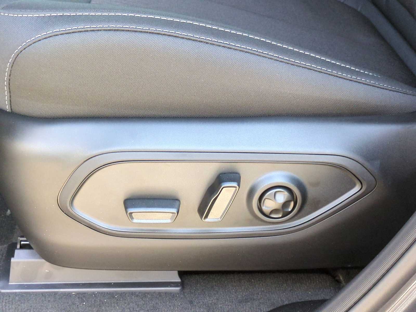 Thumbnail: 2025 Jeep Grand Cherokee L - 17