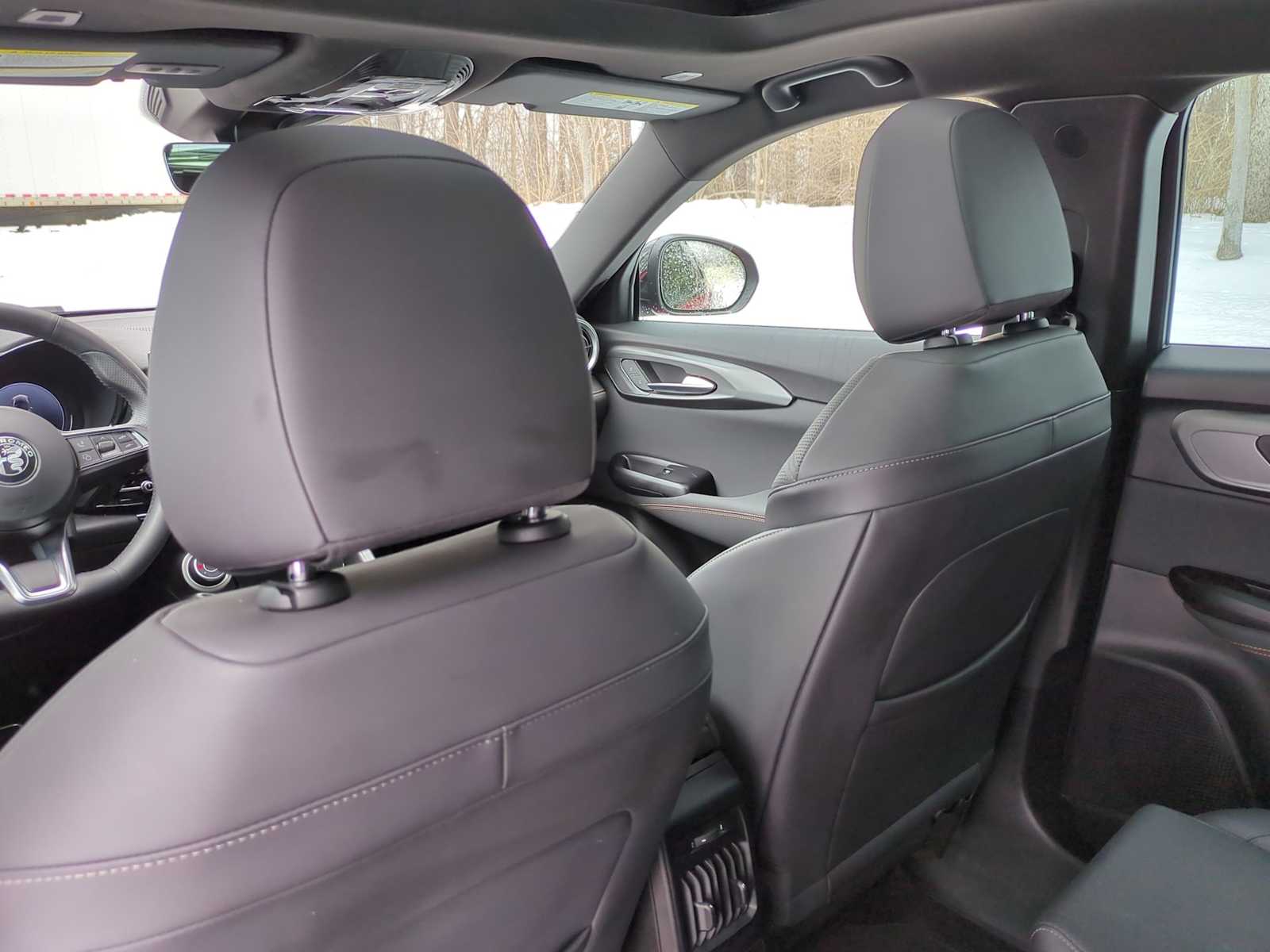 Thumbnail: 2025 Alfa Romeo Tonale - 18