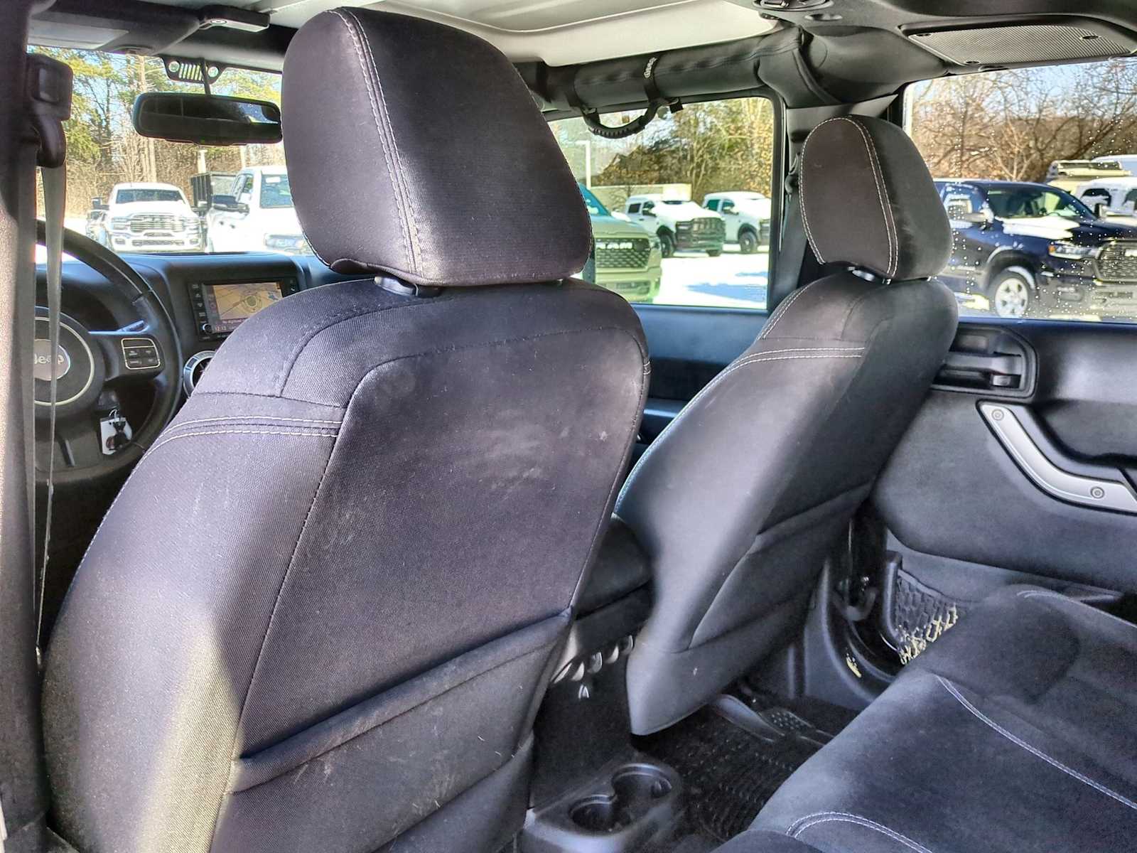 Thumbnail: 2015 Jeep Wrangler - 18