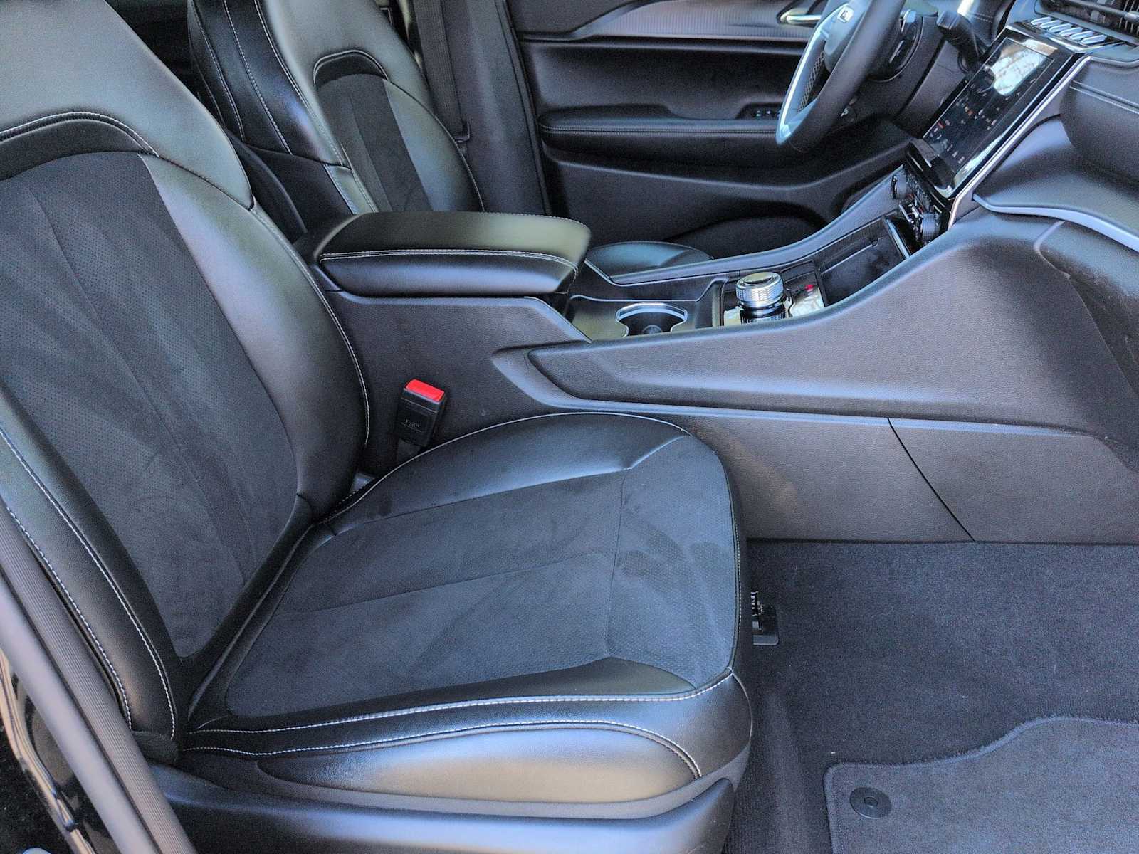 Thumbnail: 2024 Jeep Grand Cherokee - 21