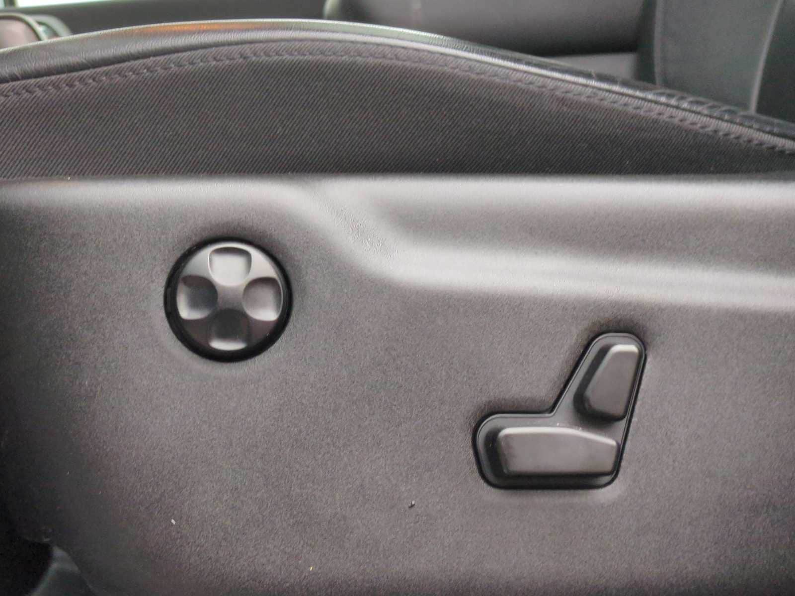 Thumbnail: 2021 Jeep Grand Cherokee - 17