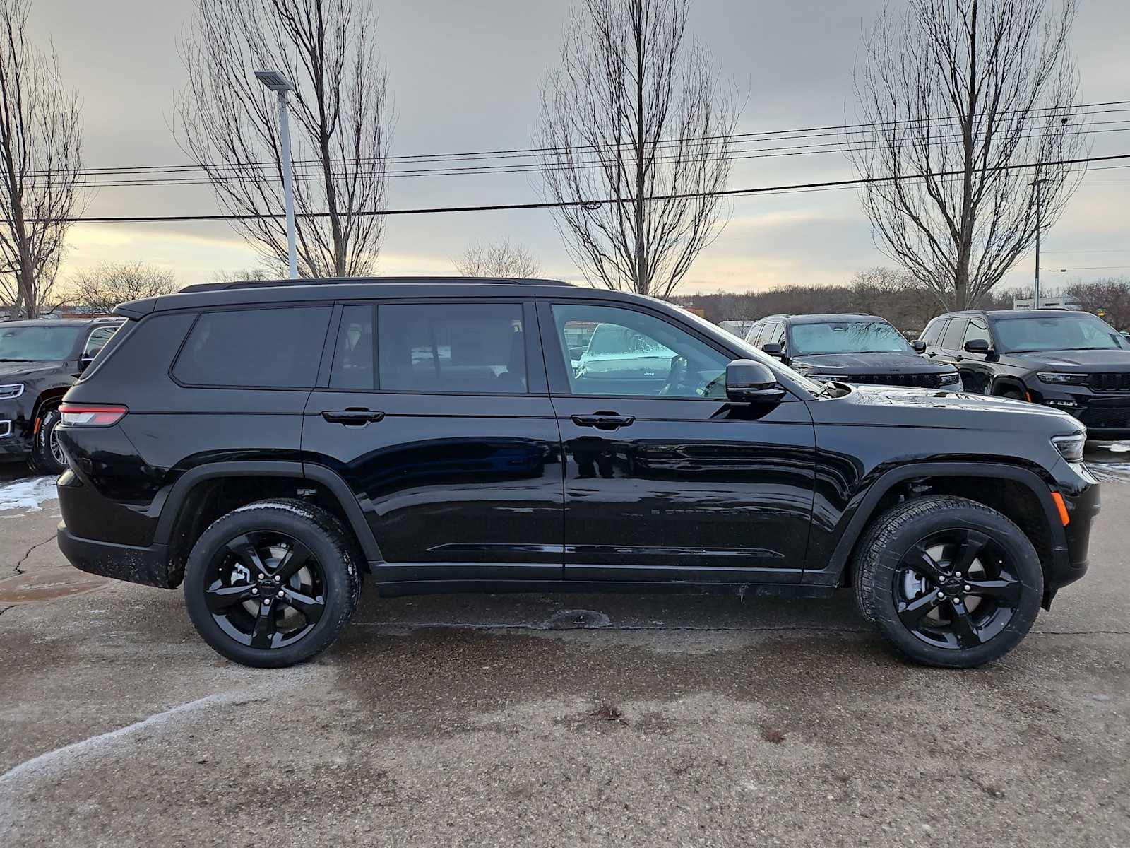 Thumbnail: 2025 Jeep Grand Cherokee L - 15