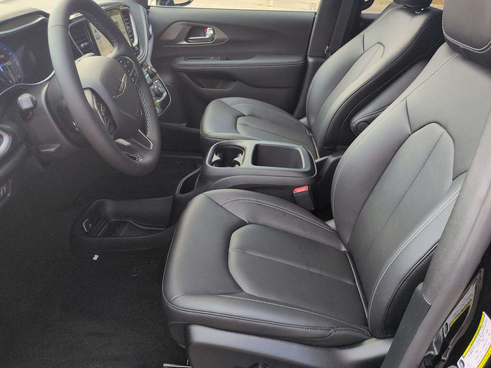 Thumbnail: 2026 Chrysler Pacifica - 17