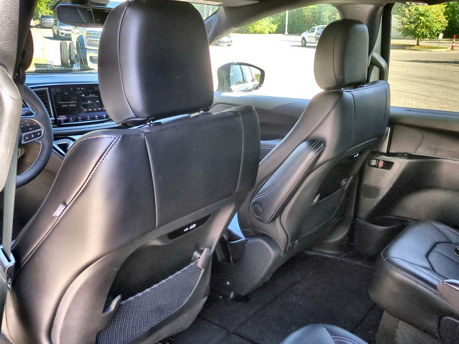 Thumbnail: 2026 Chrysler Pacifica - 18