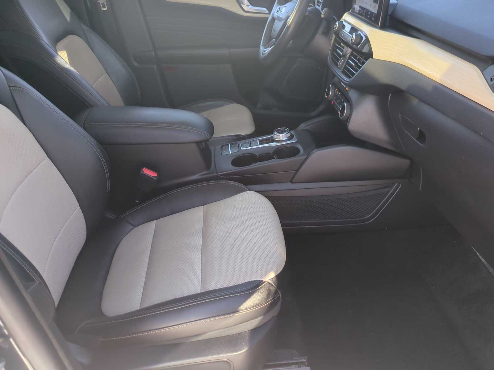 Thumbnail: 2022 Ford Escape - 31