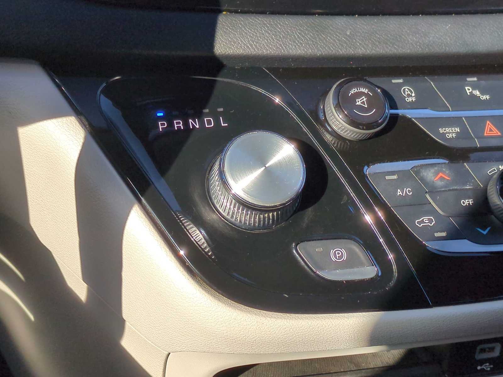 Thumbnail: 2017 Chrysler Pacifica - 32