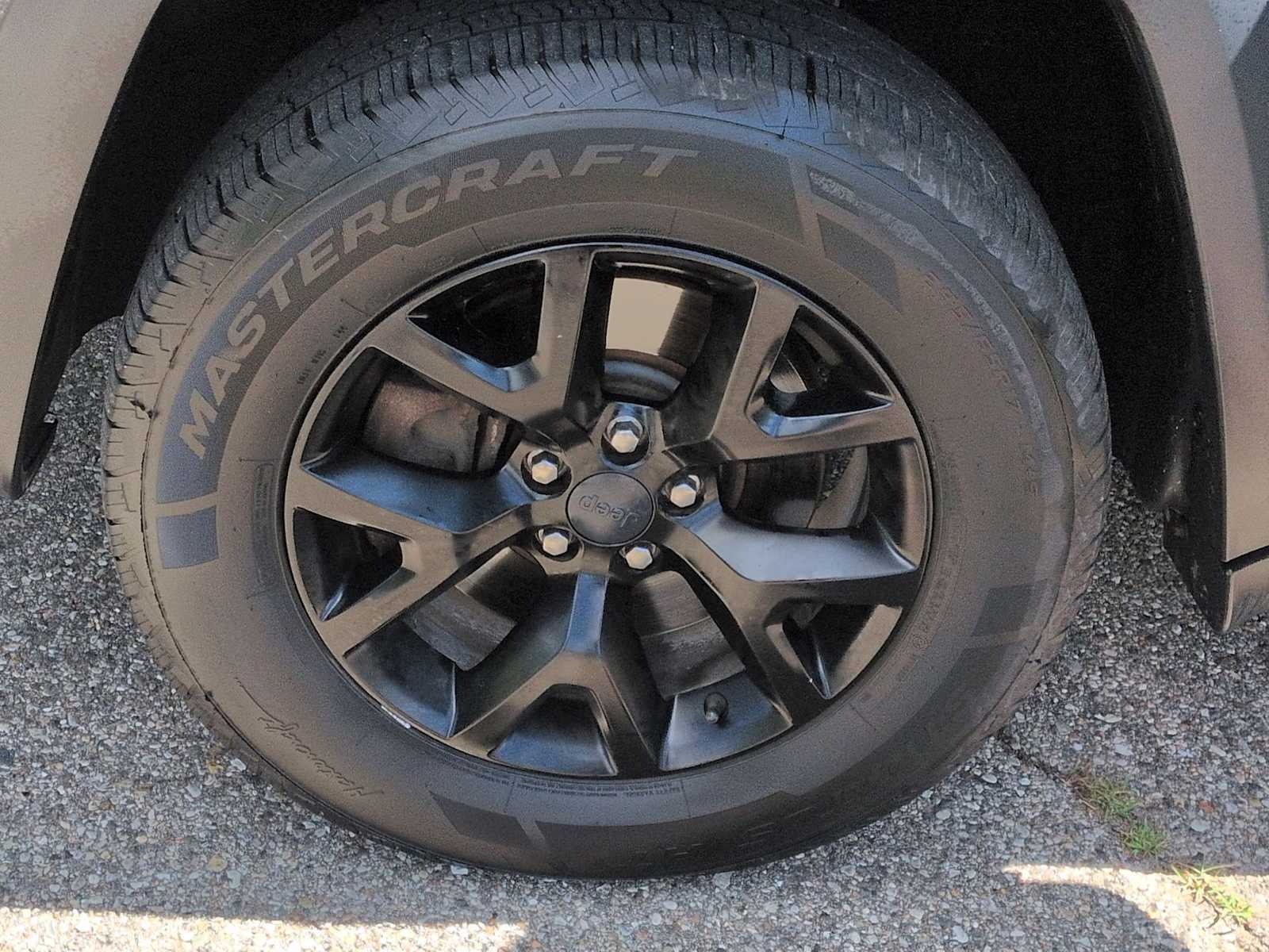 Thumbnail: 2017 Jeep Cherokee - 14