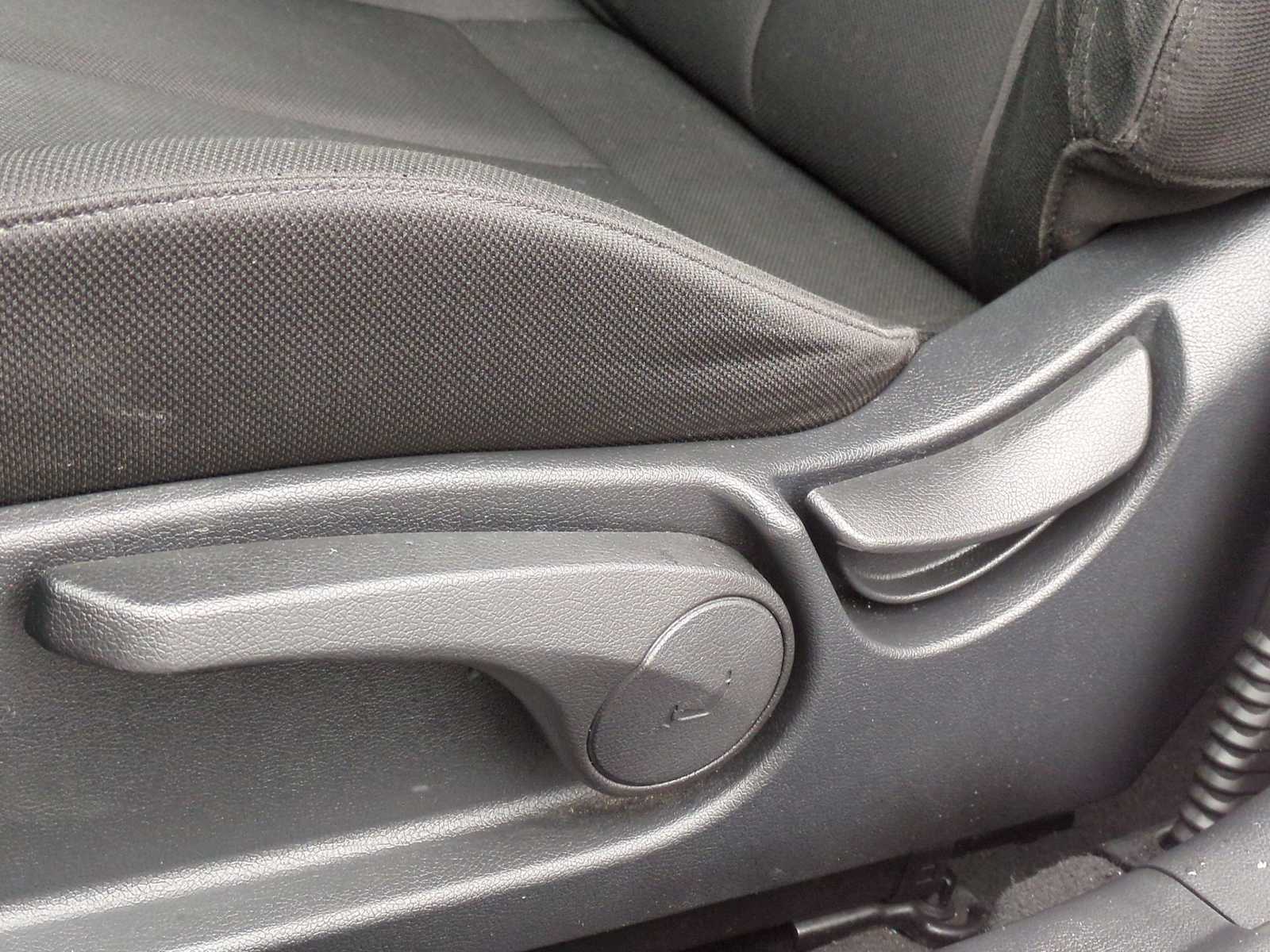 Thumbnail: 2017 Hyundai Veloster - 17