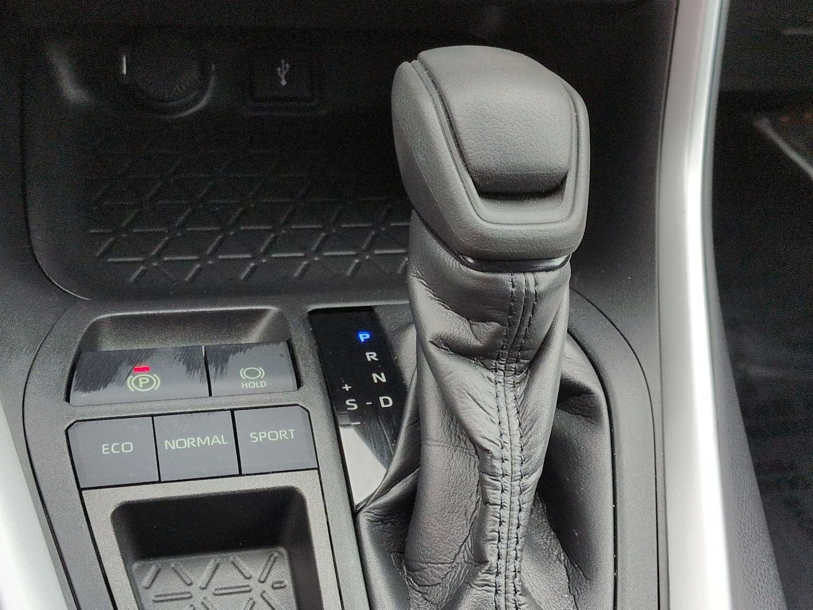 Thumbnail: 2020 Toyota RAV4 - 34