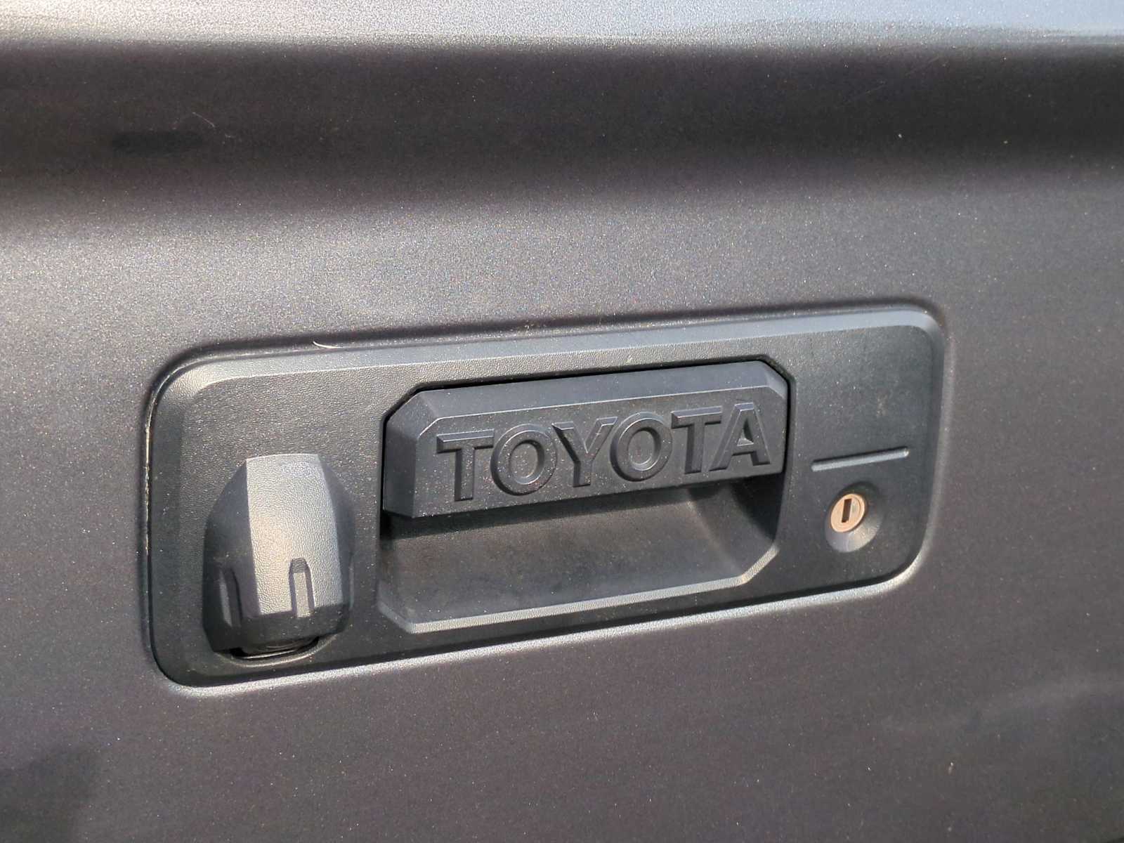 Thumbnail: 2018 Toyota Tundra - 12