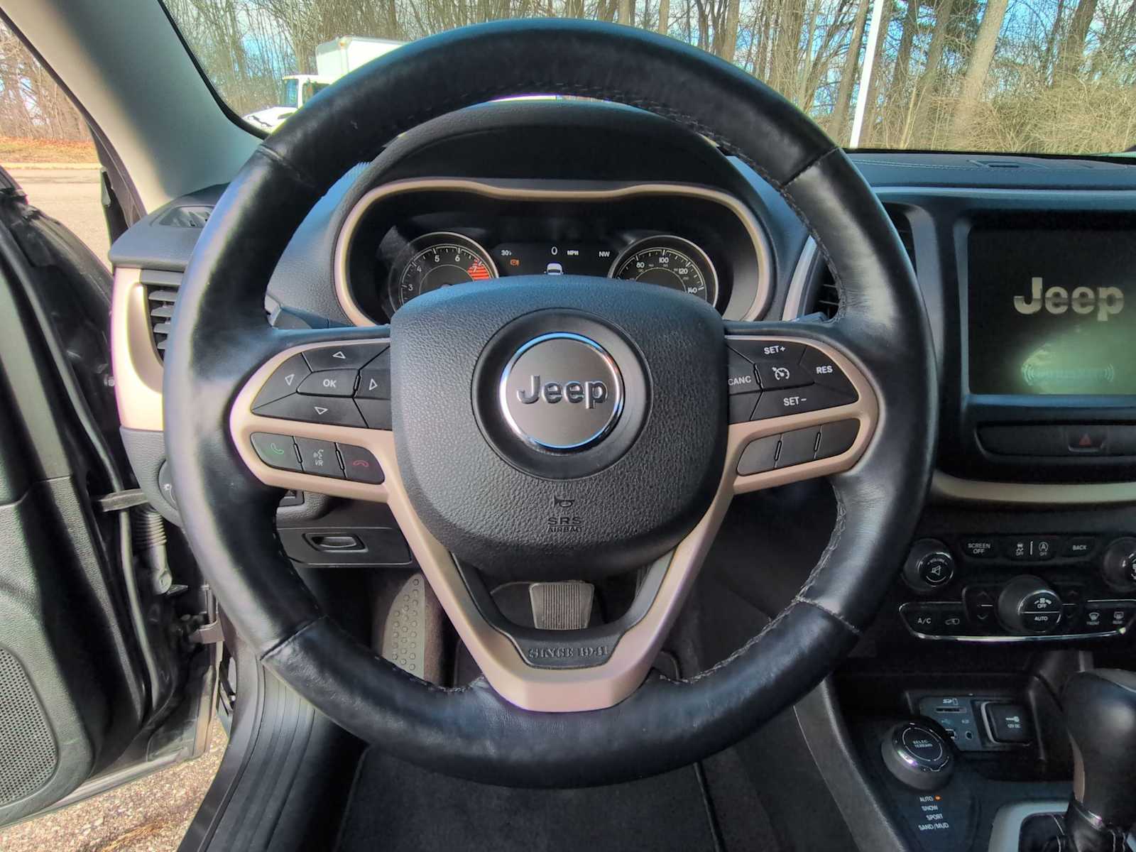 Thumbnail: 2017 Jeep Cherokee - 23