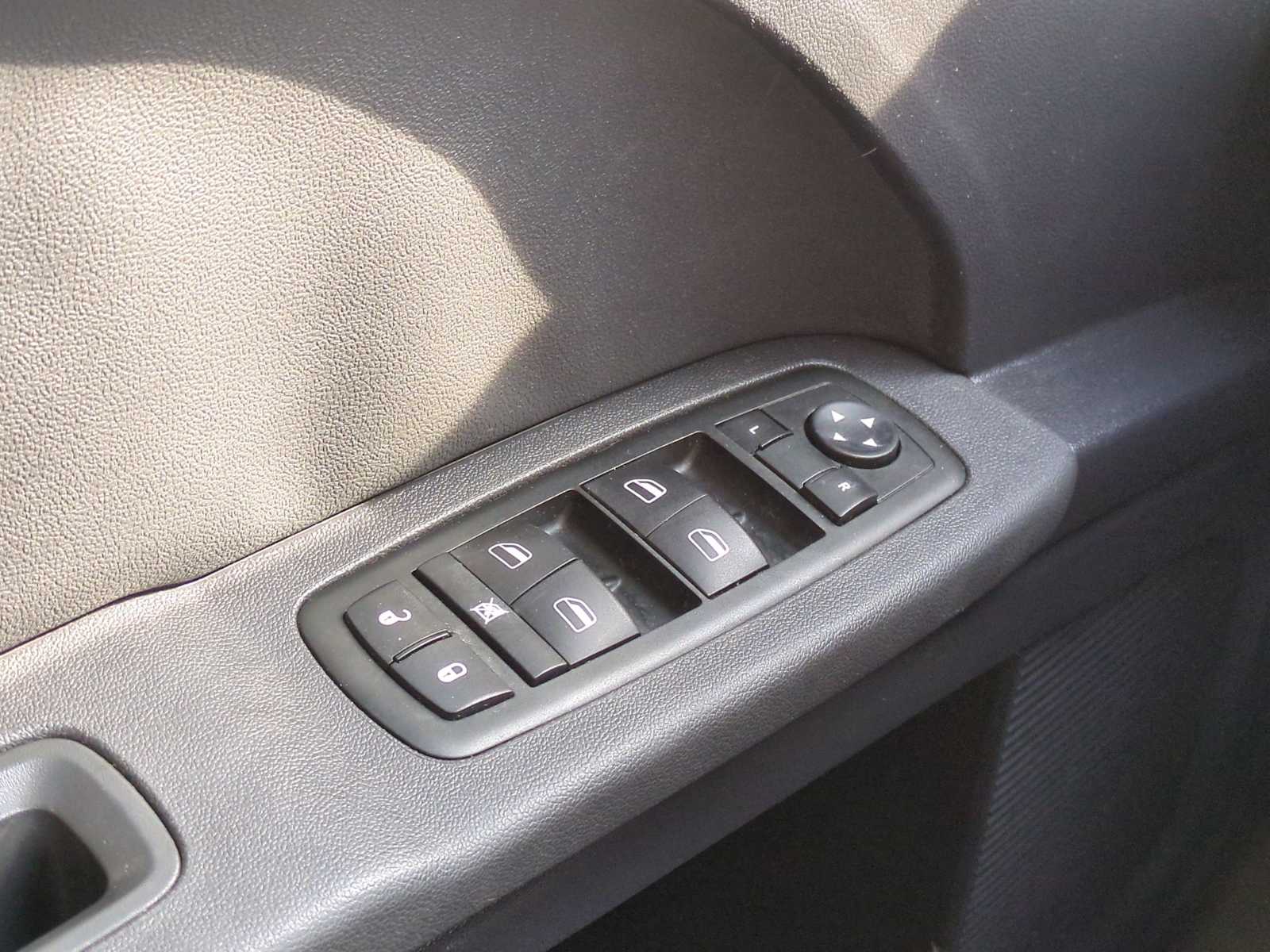 Thumbnail: 2010 Dodge Journey - 23