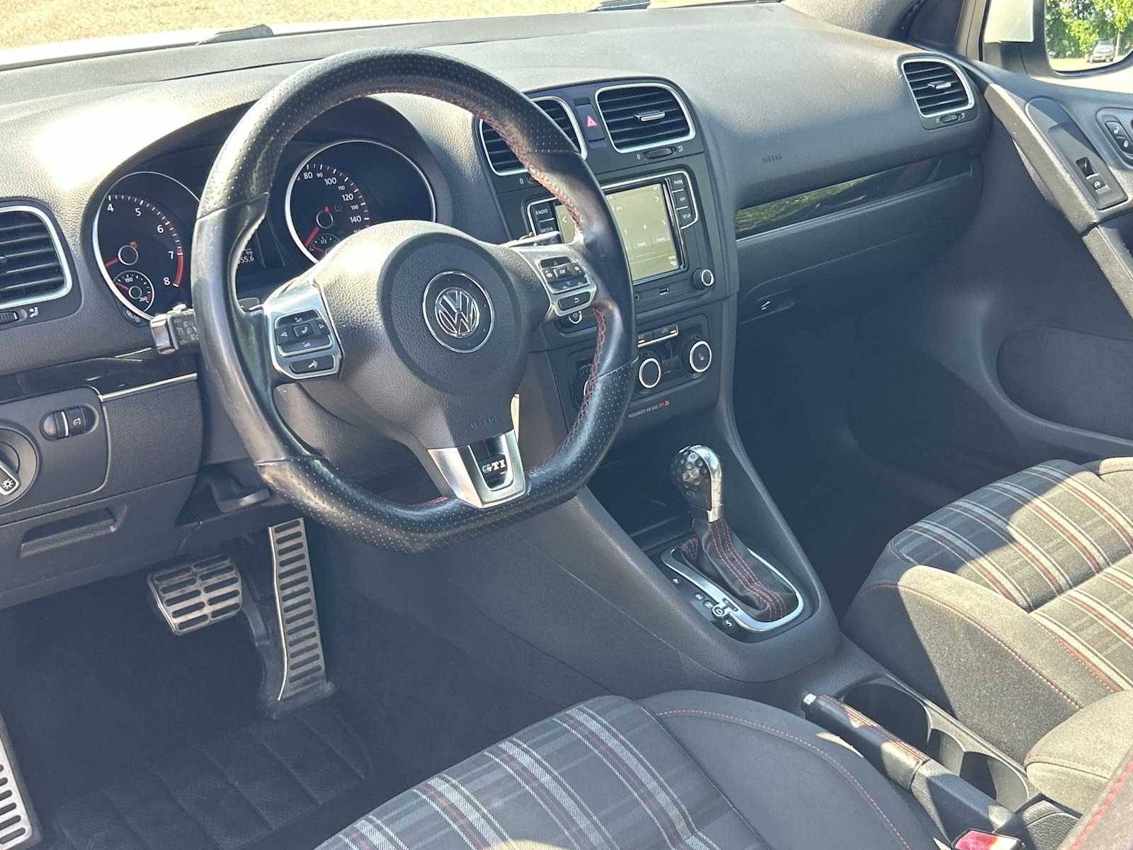 Thumbnail: 2013 Volkswagen Golf - 15