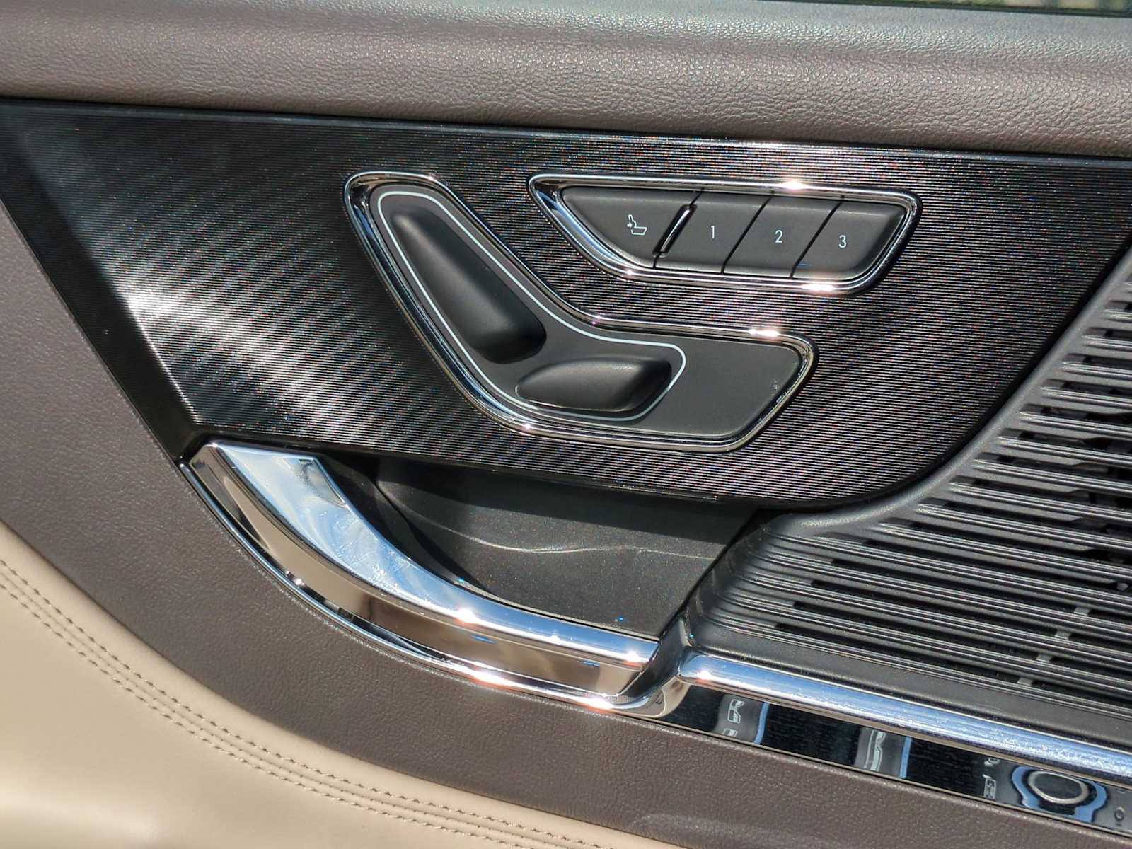 Thumbnail: 2022 Lincoln Corsair - 17