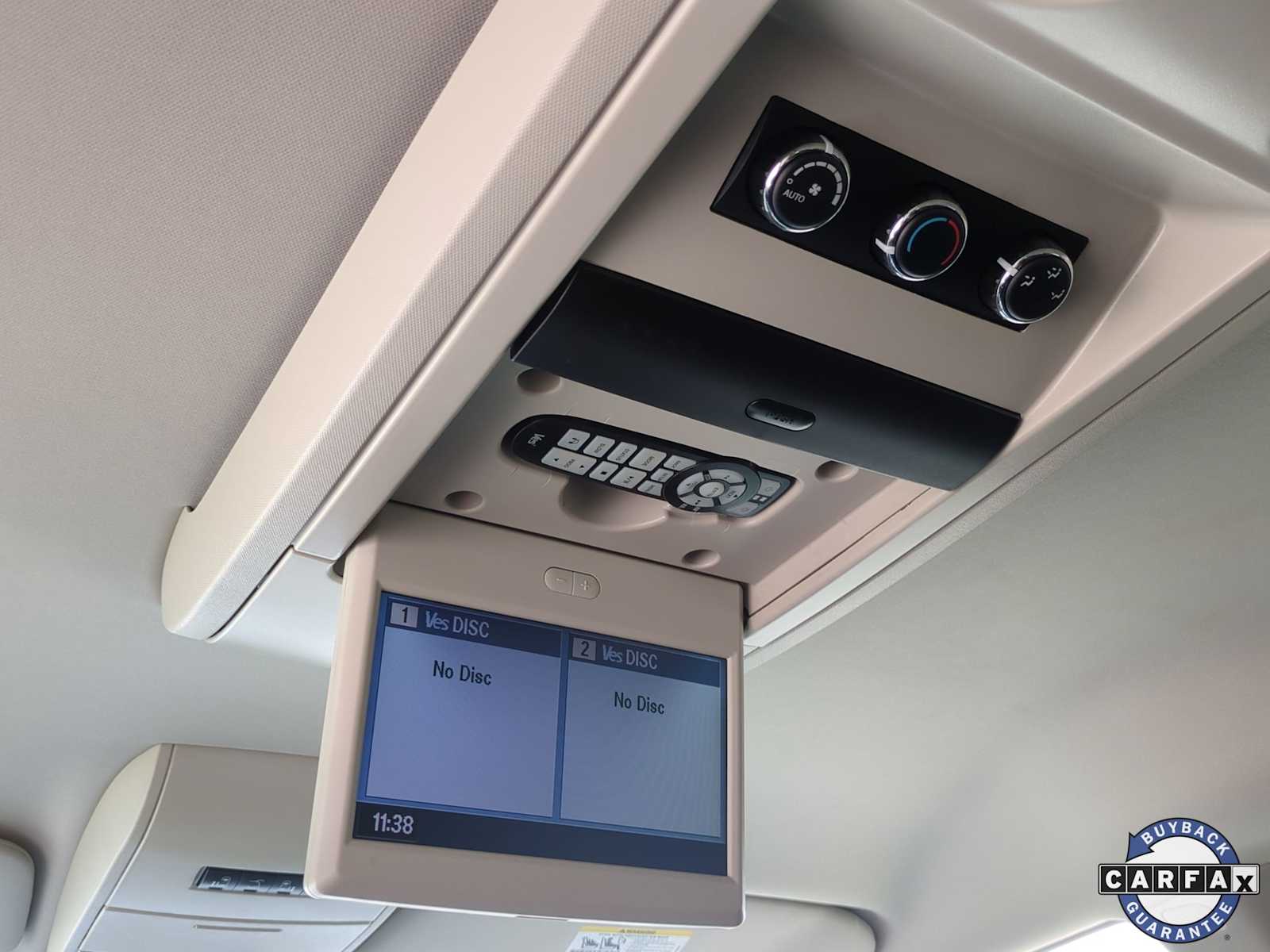 Thumbnail: 2013 Chrysler Town & Country - 20