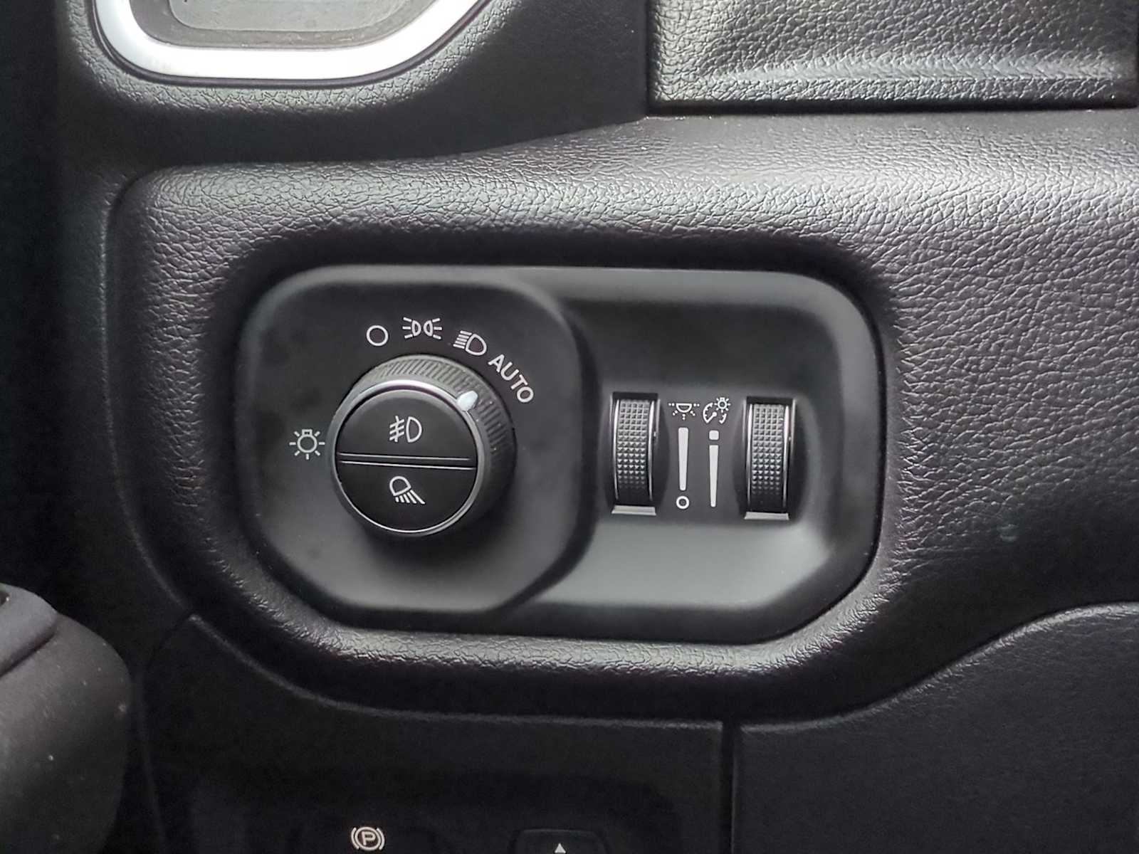 Thumbnail: 2026 RAM 1500 - 28