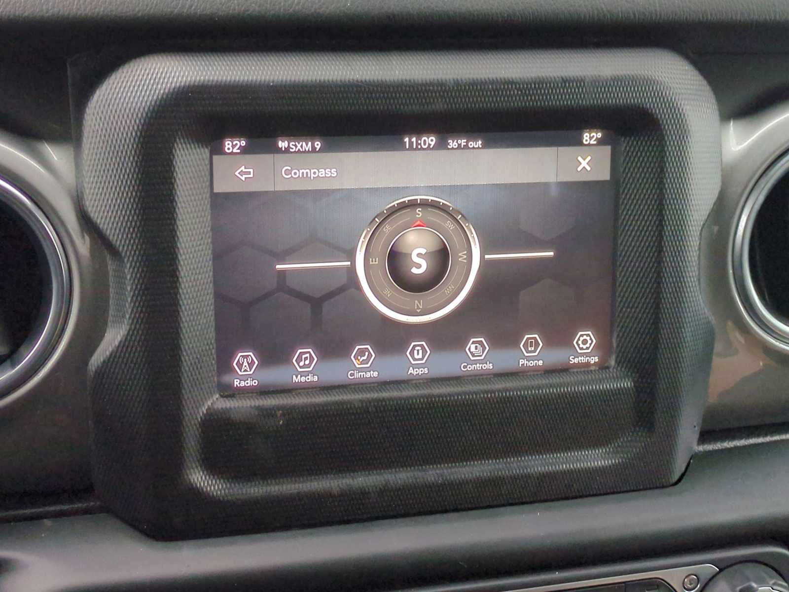 Thumbnail: 2021 Jeep Wrangler - 28