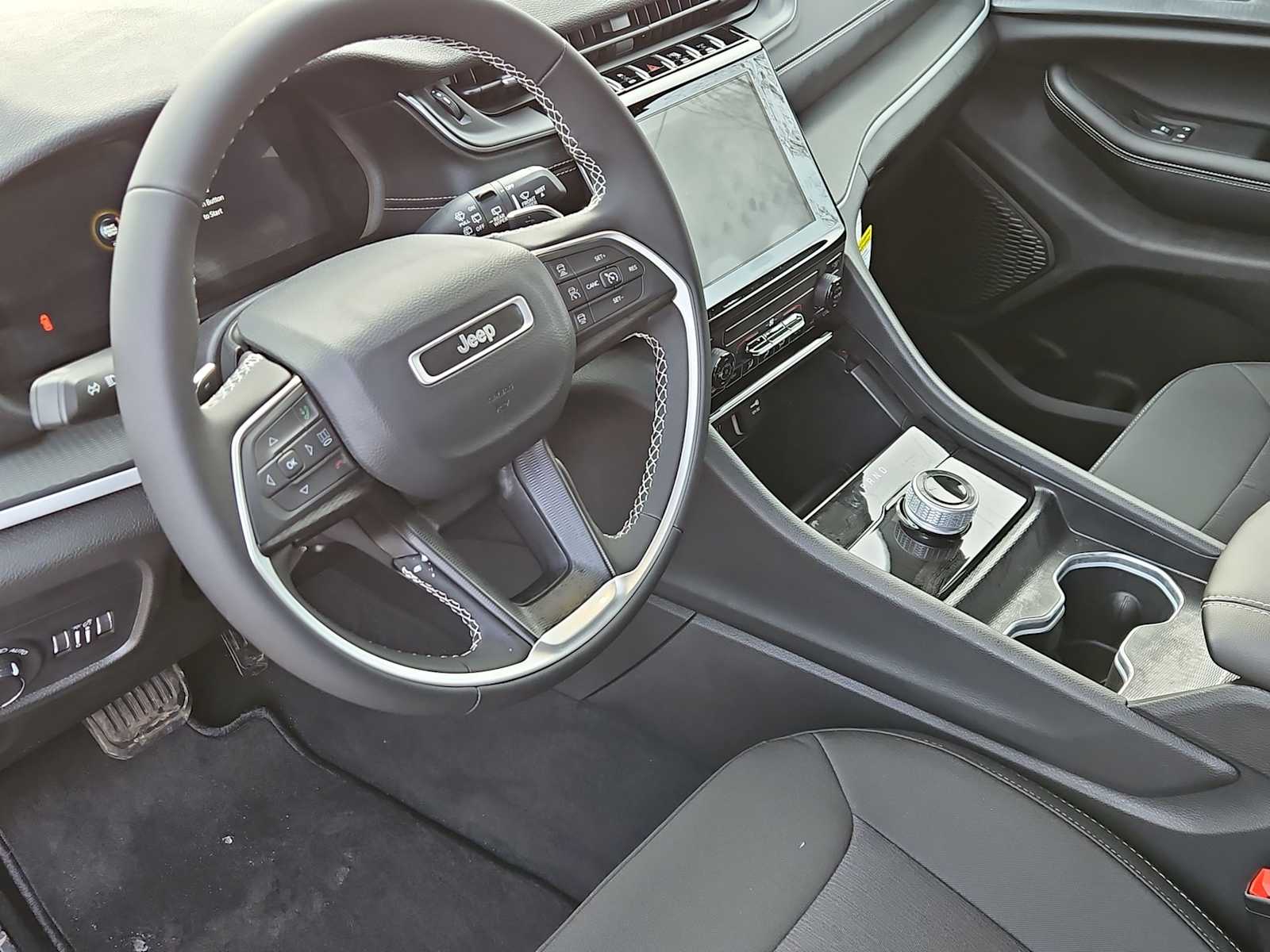 Thumbnail: 2025 Jeep Grand Cherokee - 10