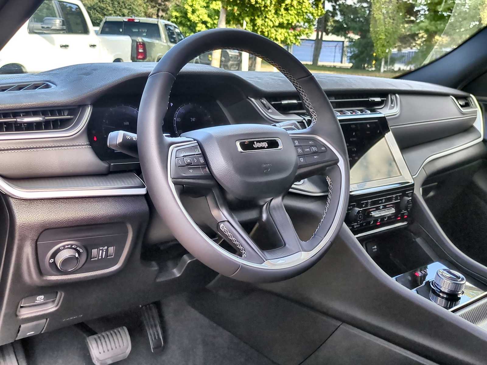 Thumbnail: 2025 Jeep Grand Cherokee - 10