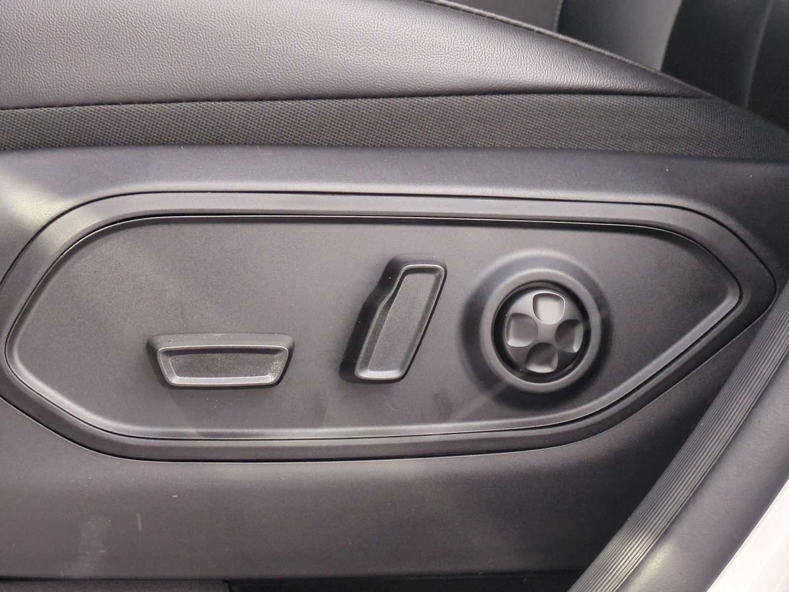 Thumbnail: 2026 Jeep Grand Cherokee - 16