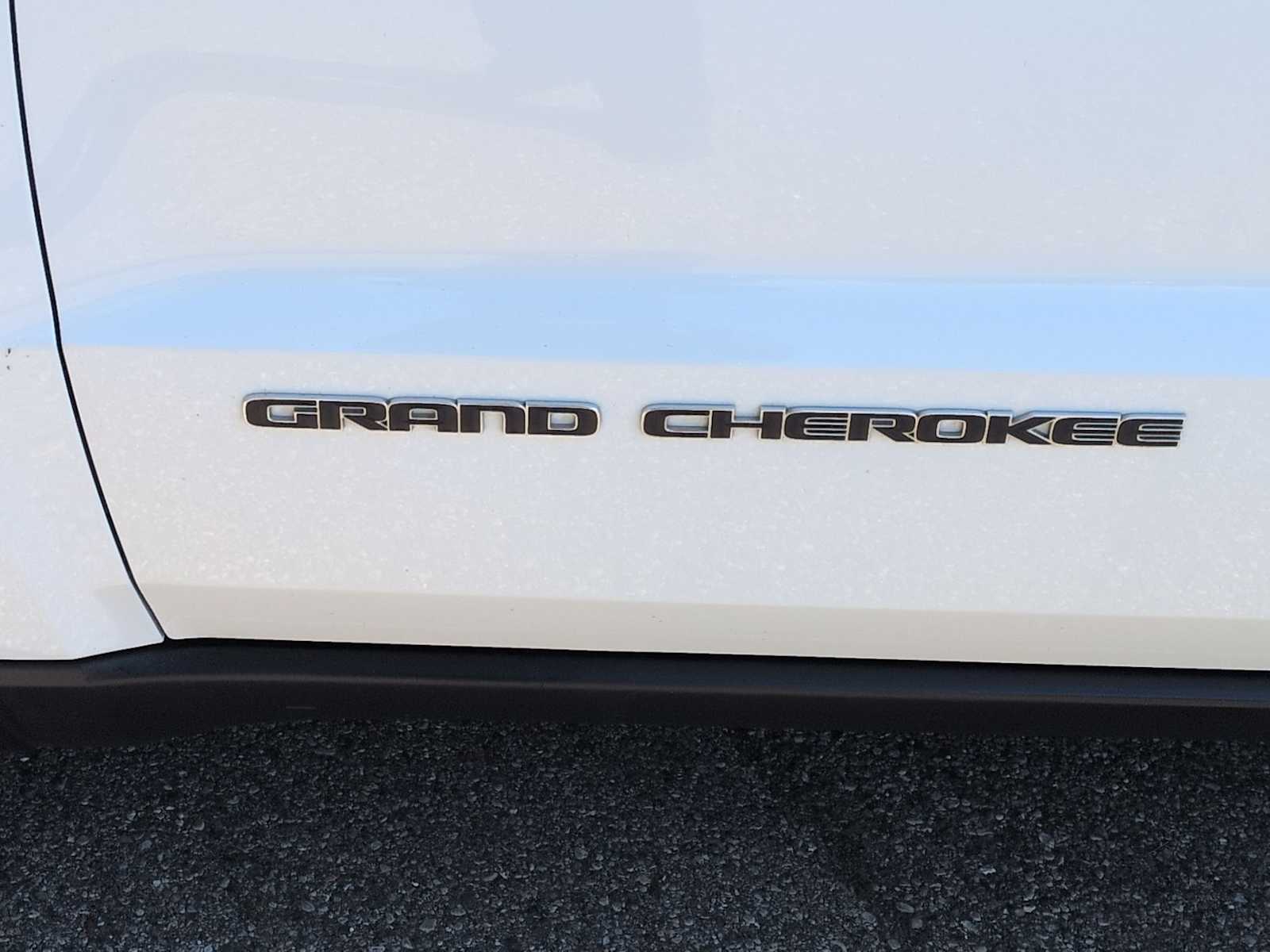 Thumbnail: 2018 Jeep Grand Cherokee - 13