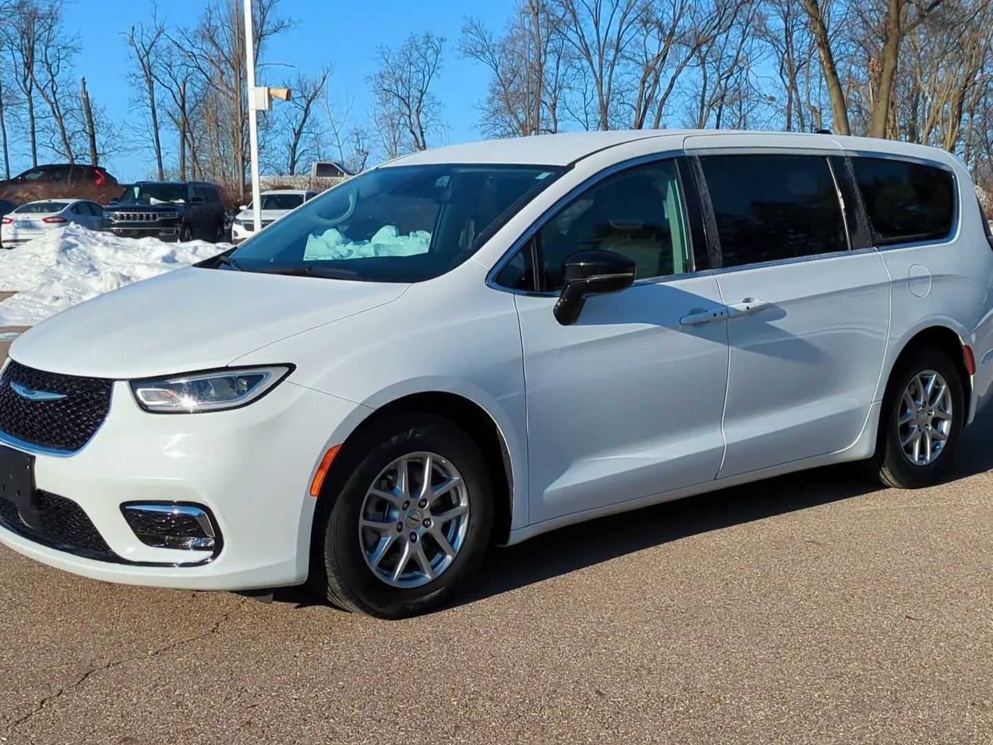 Thumbnail: 2024 Chrysler Pacifica - 4