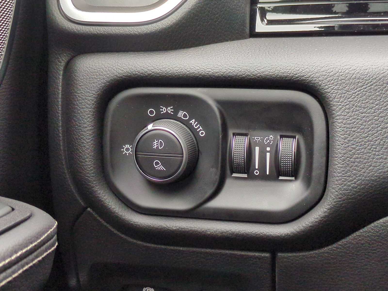 Thumbnail: 2026 RAM 1500 - 28