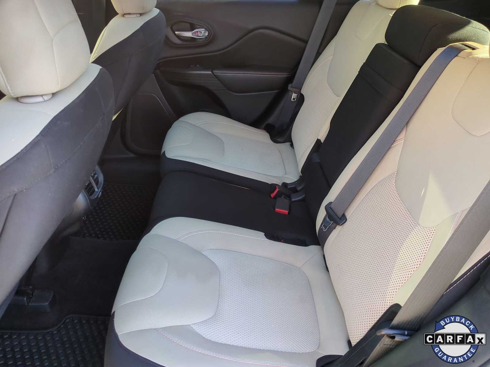 Thumbnail: 2016 Jeep Cherokee - 20