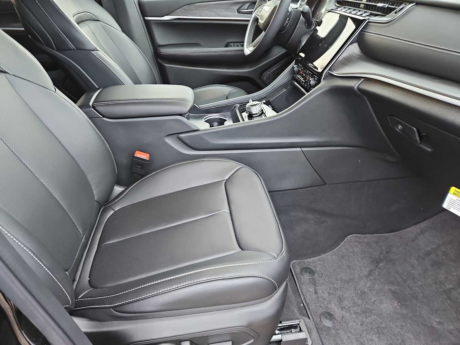 Thumbnail: 2025 Jeep Grand Cherokee L - 27