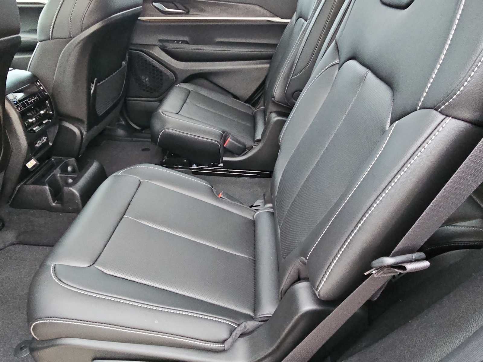 Thumbnail: 2025 Jeep Grand Cherokee L - 25