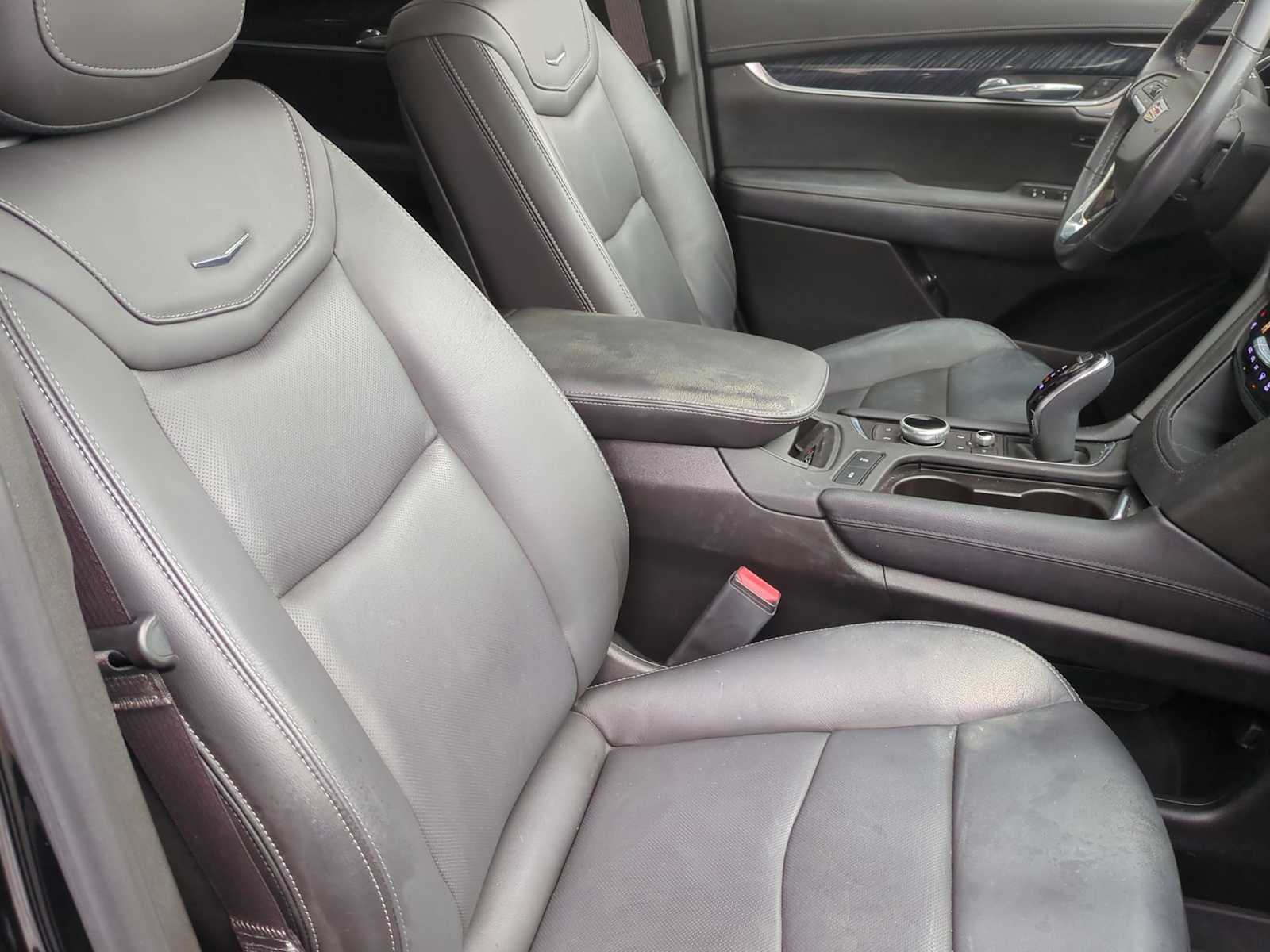 Thumbnail: 2023 Cadillac XT6 - 23