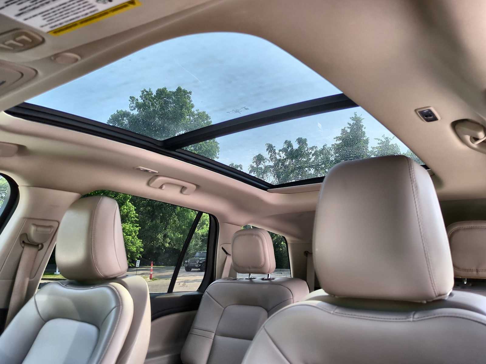 Thumbnail: 2023 Lincoln Aviator - 20