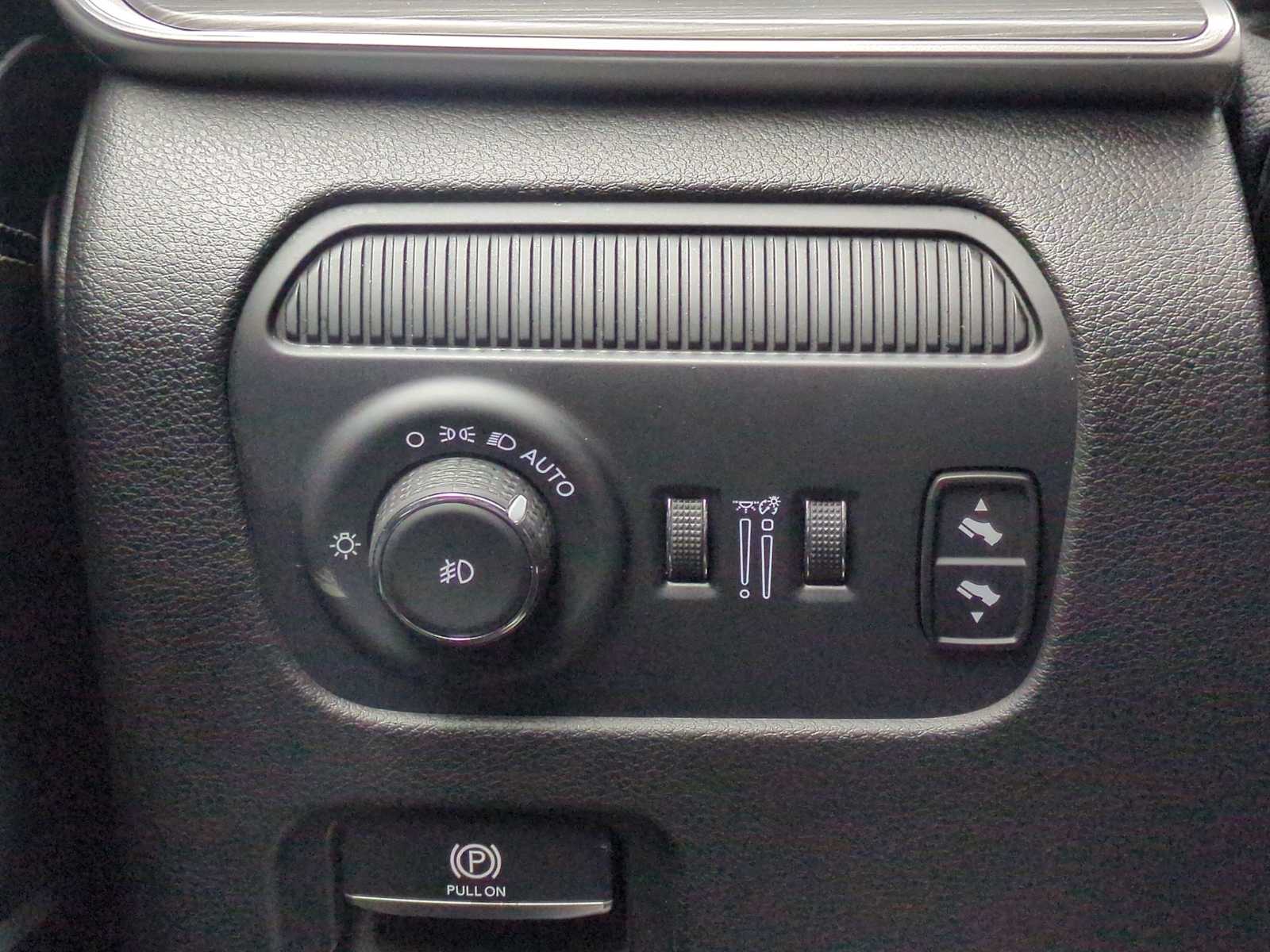 Thumbnail: 2024 Jeep Wagoneer - 36