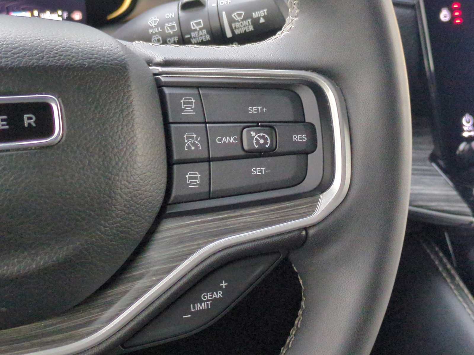 Thumbnail: 2024 Jeep Wagoneer - 24