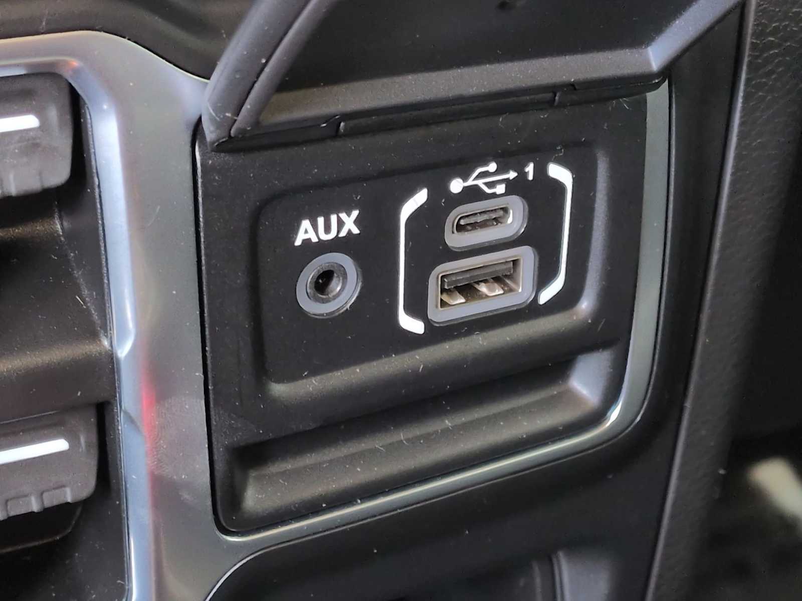 Thumbnail: 2021 Jeep Wrangler - 31