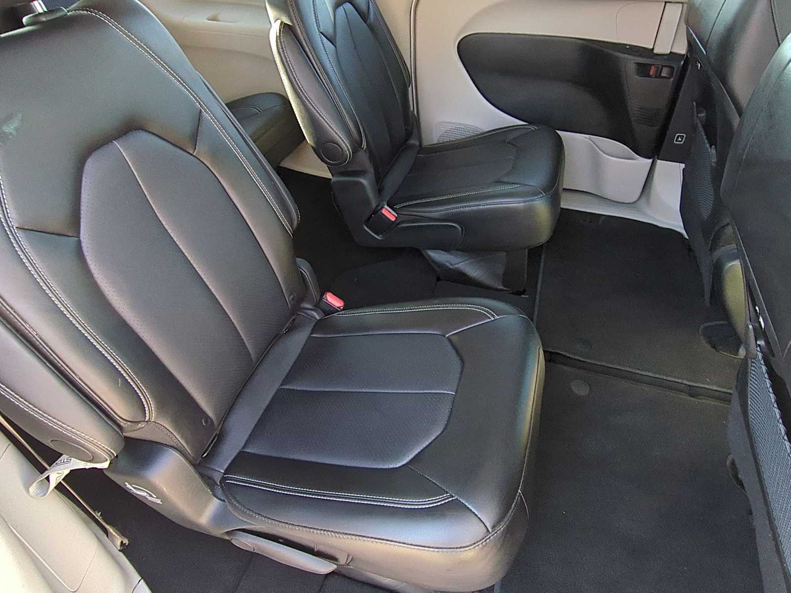 Thumbnail: 2024 Chrysler Pacifica - 21