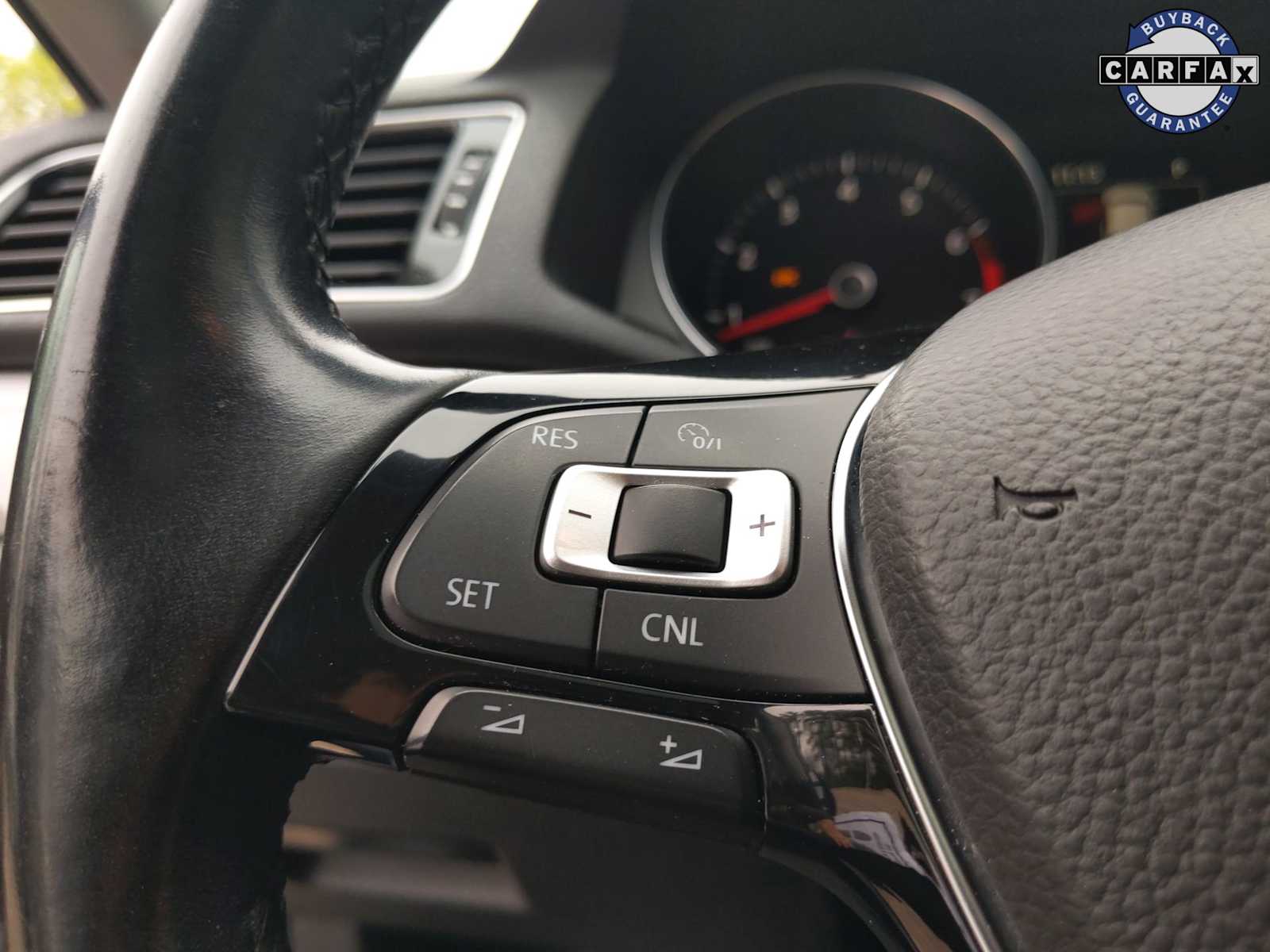 Thumbnail: 2019 Volkswagen Passat - 24