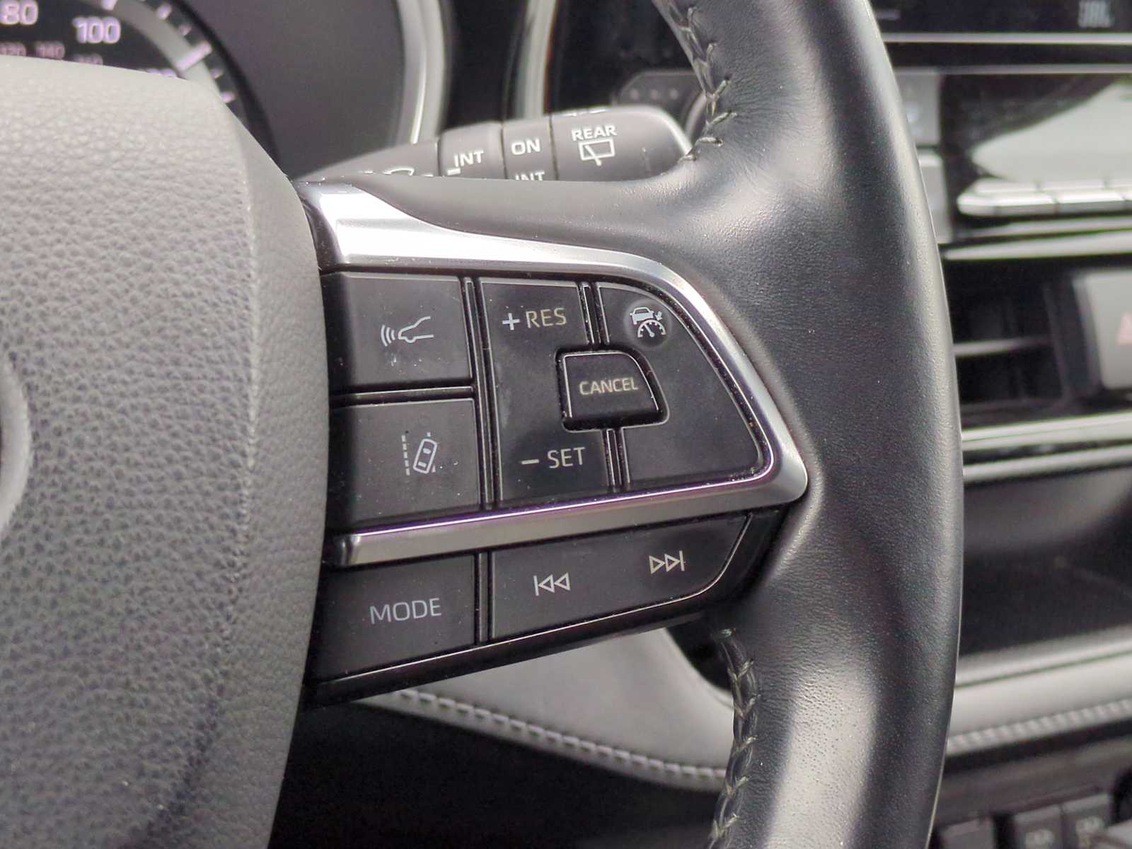 Thumbnail: 2021 Toyota Highlander - 25