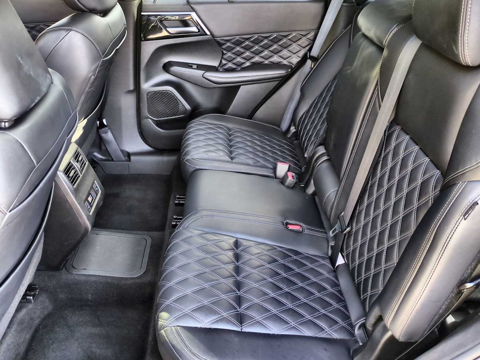 Thumbnail: 2024 Mitsubishi Outlander - 20