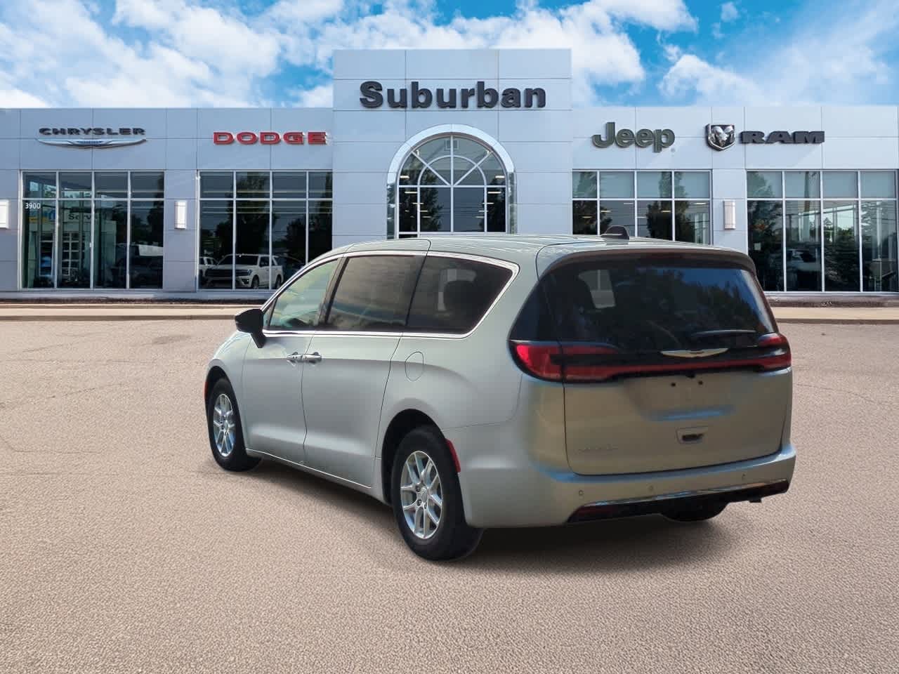 Thumbnail: 2026 Chrysler Pacifica - 6