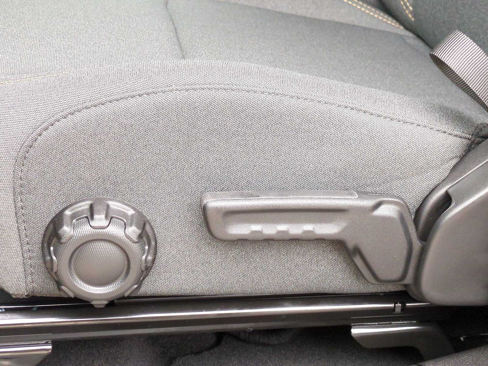 Thumbnail: 2025 Jeep Gladiator - 17