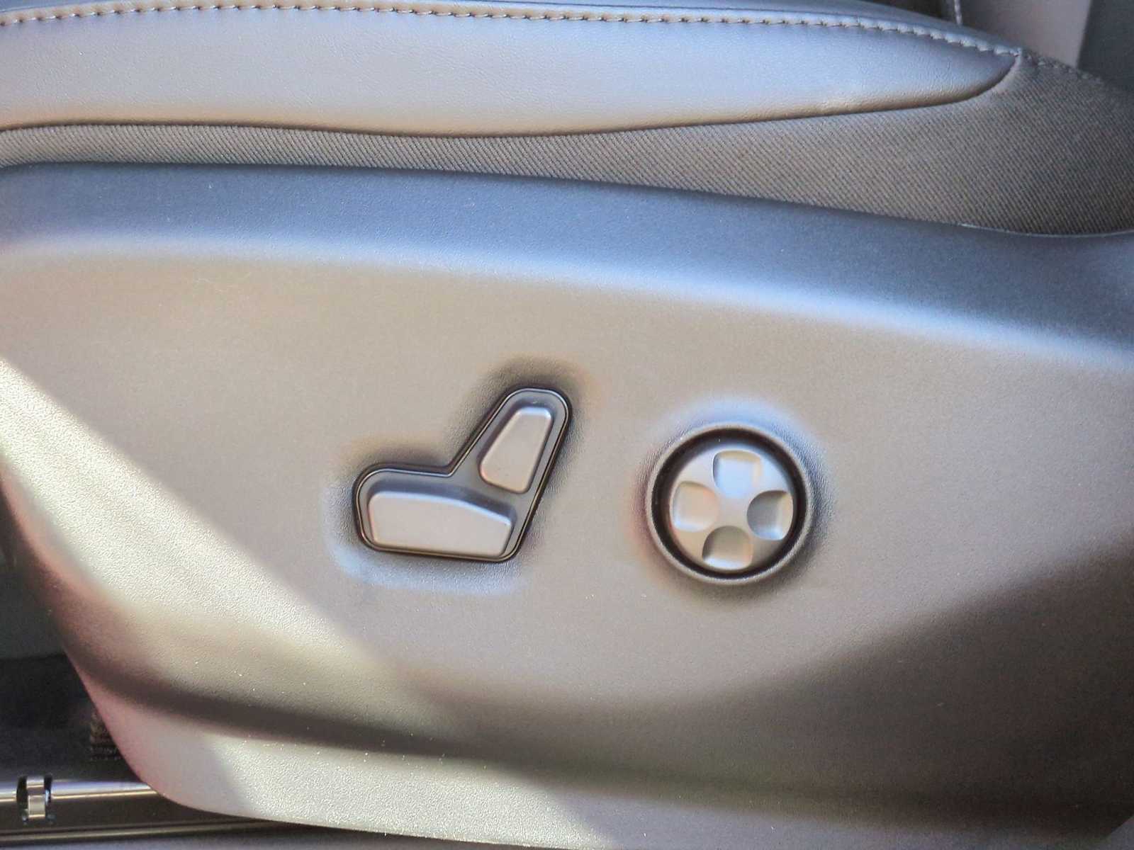 Thumbnail: 2026 Chrysler Pacifica - 17