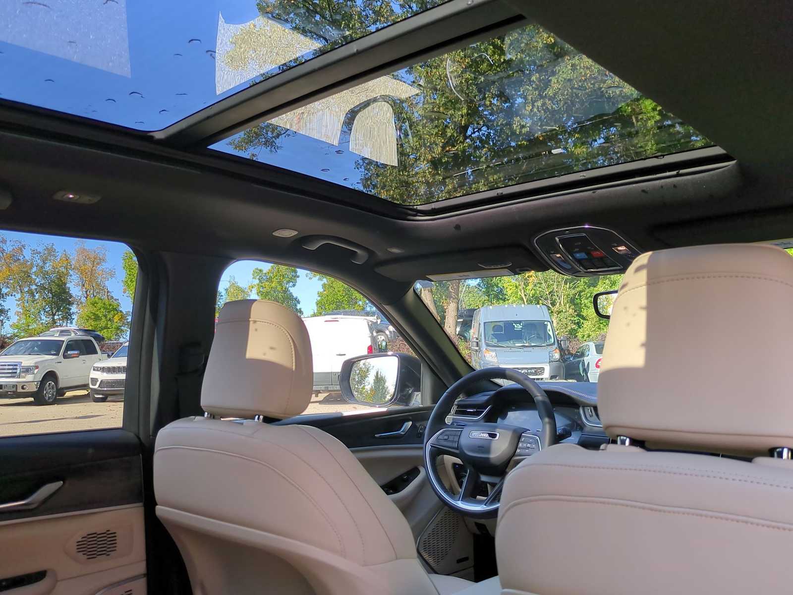 Thumbnail: 2024 Jeep Grand Cherokee - 23