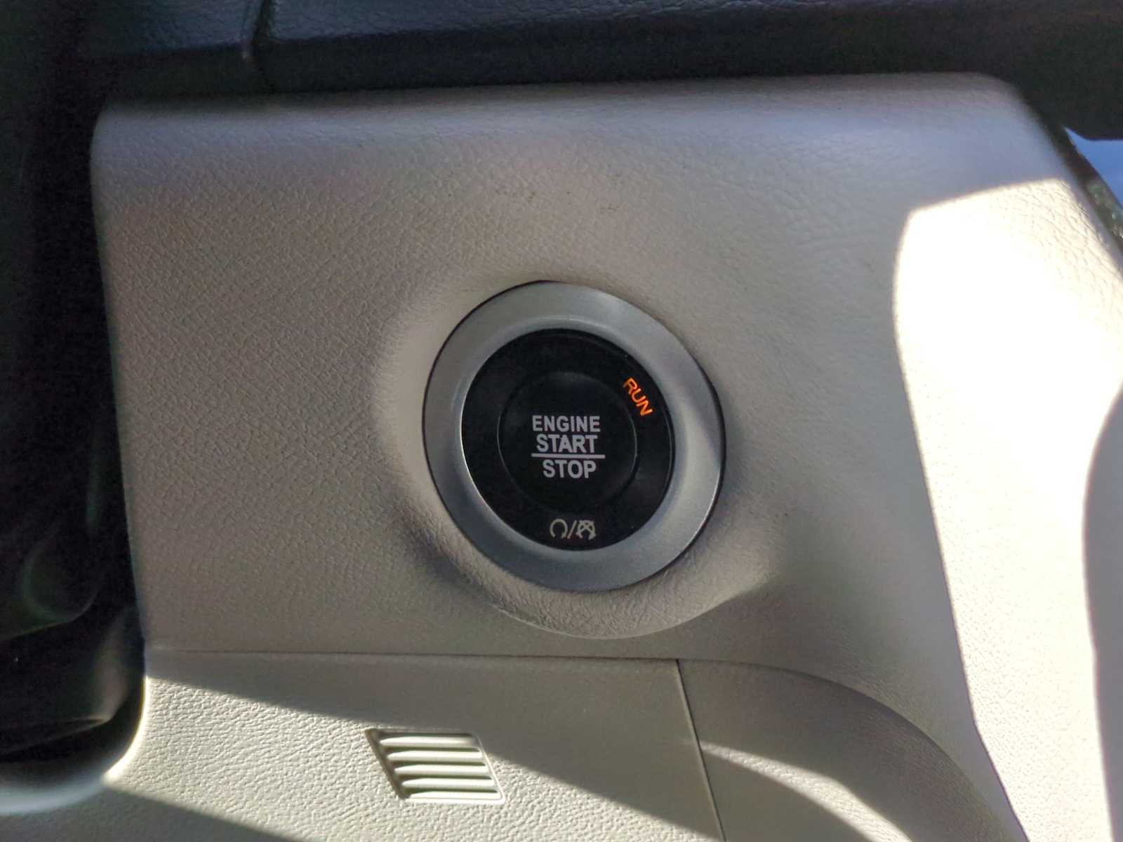 Thumbnail: 2017 Chrysler Pacifica - 40