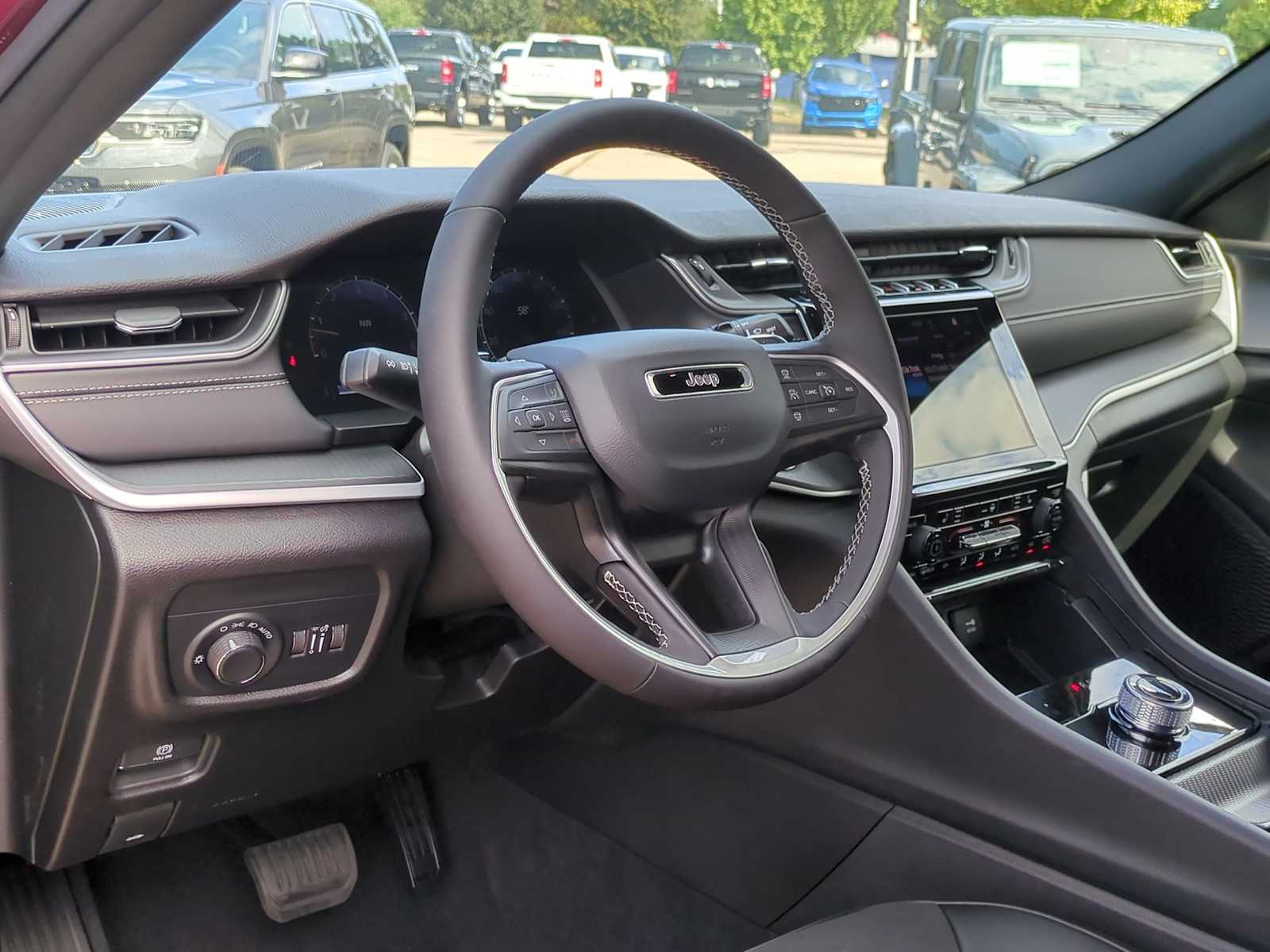 Thumbnail: 2025 Jeep Grand Cherokee - 10